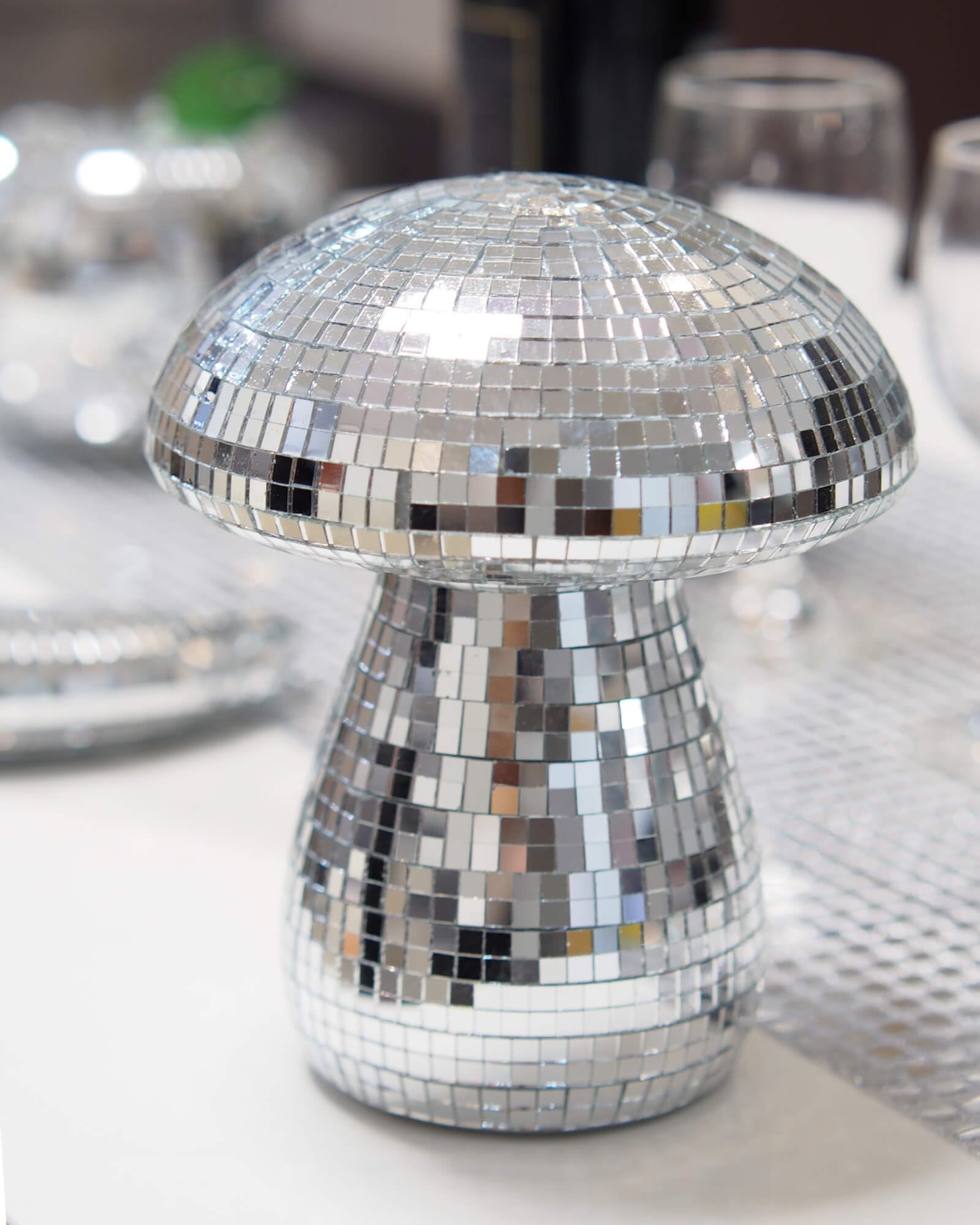 Boule Disco en Forme de Champignon - 17,8 cm - Effet Miroir argenté - Fait à la Main - Ornements rétro réfléchissants en Forme de Champignon pour la Maison, la Chambre, Le Bar et Les