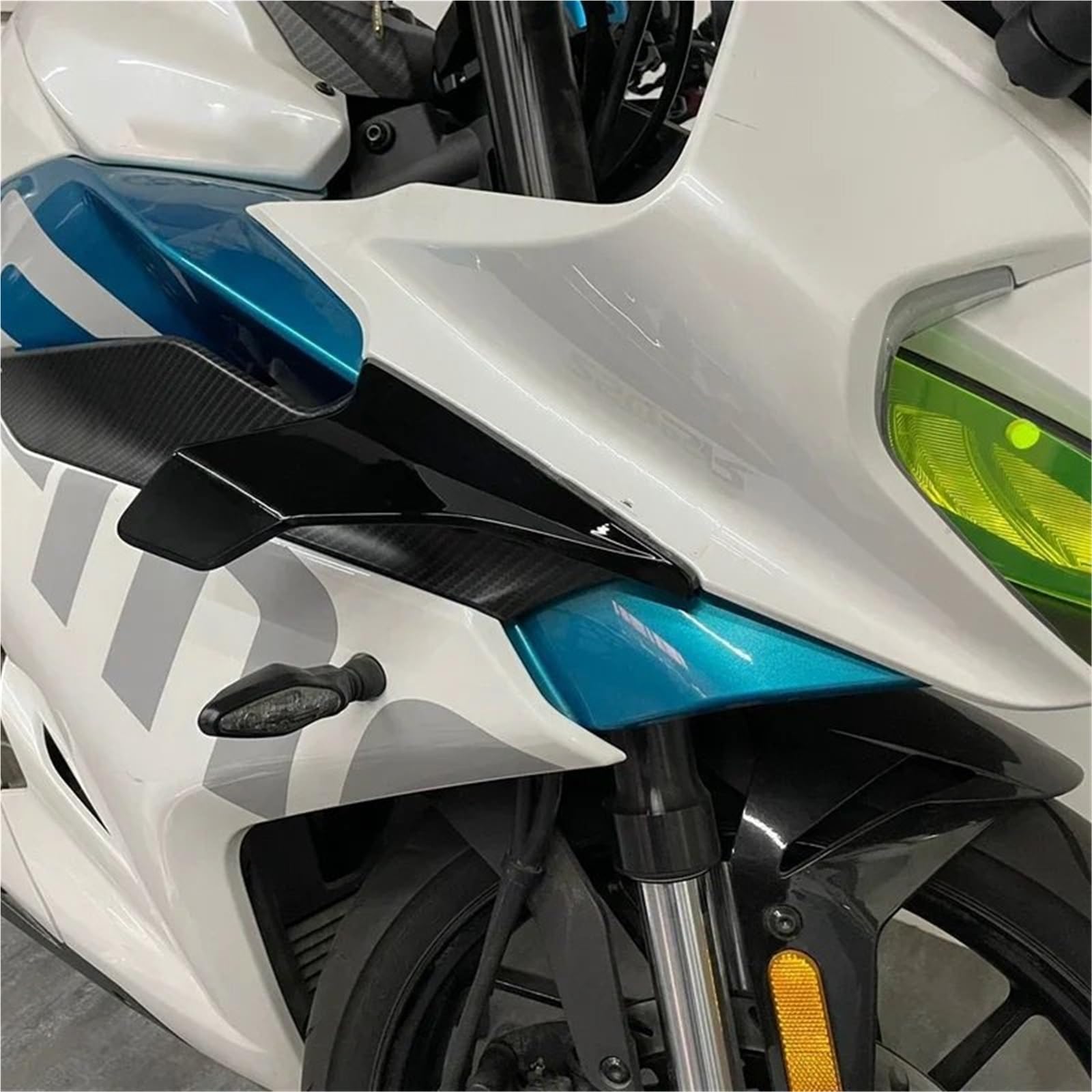 Front Bumper Splitter dachowy Pasuje do CFMOTO CF 250SR 250 SR MY22 Części motocyklowe CF250SR Boczne dociski Nagie spoilery Winglet Skrzydła Deflektory