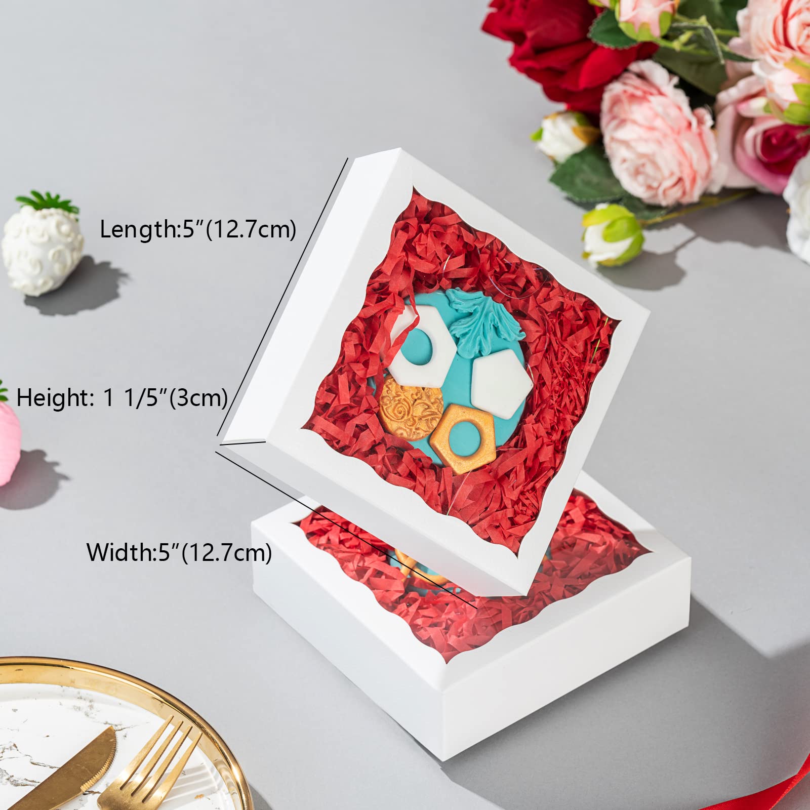 NEKSUNBAK 50 szt. 12,7 x 12,5 x 3 cm białe pudełka na ciasteczka, pudełka do pieczenia z okienkiem wystawowym, pudełka na smakołyki na makaroniki, pączki, wszelkie święta i upominki na przyjęcie