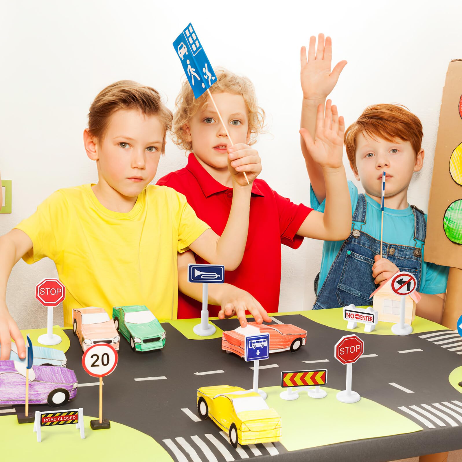 Kit Giocattoli Cartelli Stradali per Bambini Cartelli in Plastica Cono Viabilità per Apprendimento e Giochi di Ruolo
