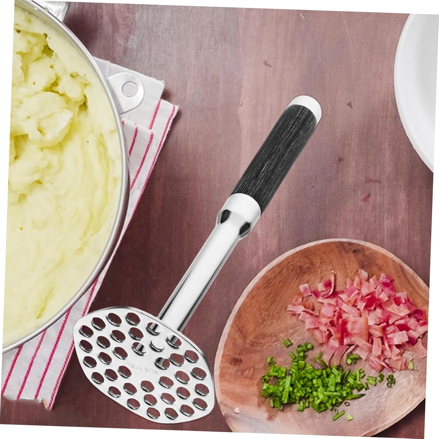 Stainless Steel Potato Masher Handle Multi-functional Food Press for Quick Mashing of Potatoes Vegetables Fruits Essential Kitchen Tool for Home