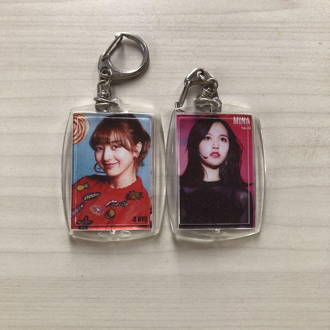 TWICE ジヒョ キーホルダー Amazon.co.jp: TWICE SHOWCASE Candy Pop ラバーキーホルダー