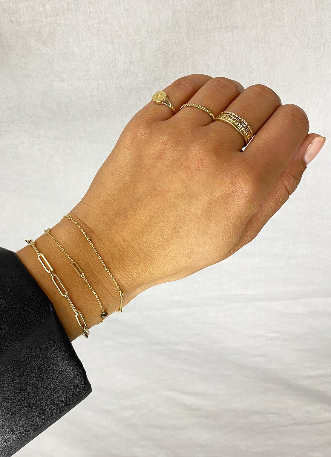 JACKIE GOLD Schmuck Damen | 14 Karat / 585 Echt Gold Armband | Beaux Arts Bracelet JKB23.254 | 16 – 17 – 18 cm Länge verstellbar | Armkette mit Gliedern und Plättchen