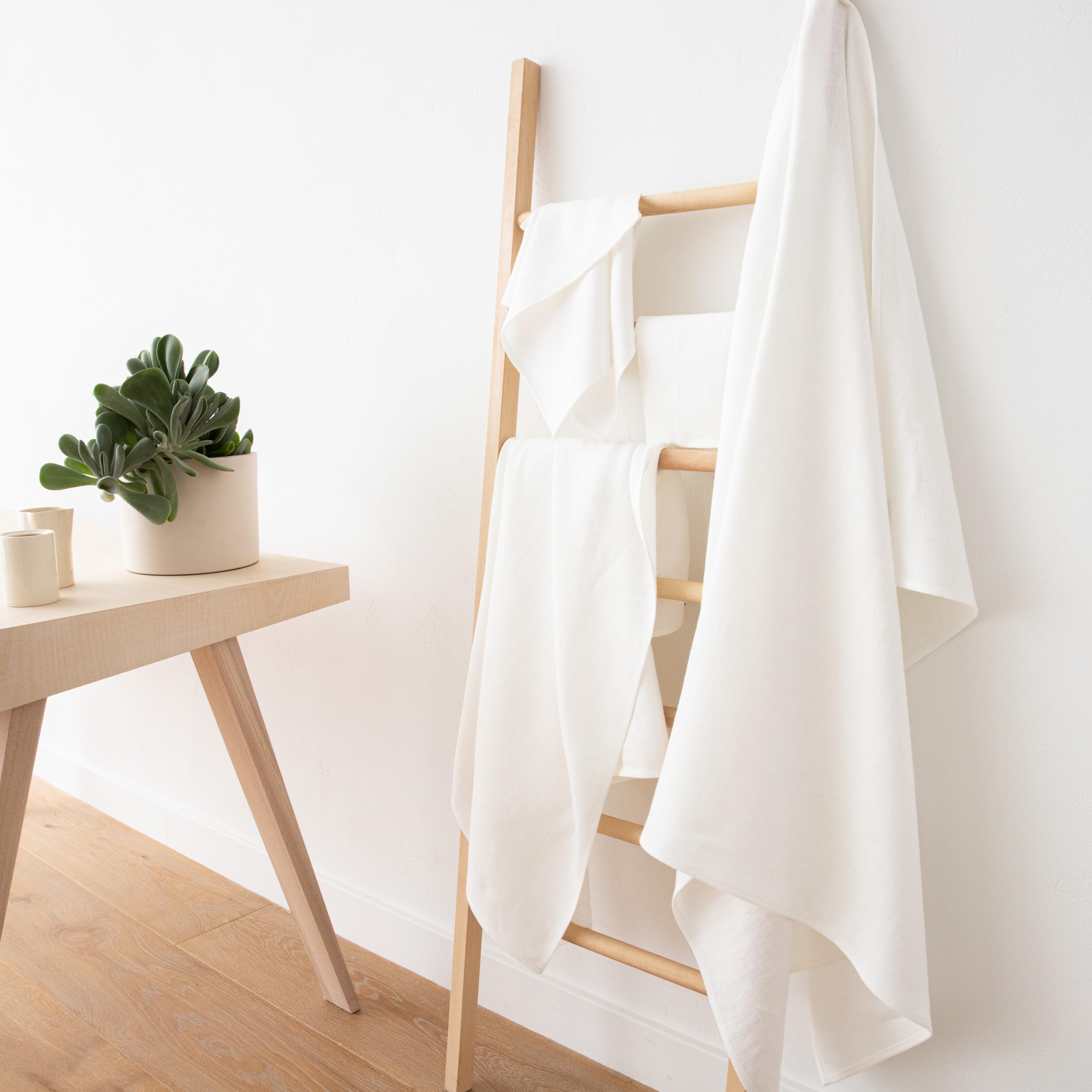 LinenMe Juego de Toalla de ba?o de Lino en Color Blanco Modelo Lara 2 Toallas Grandes y 2 Toallas de Mano, Hecho en Europa, Ropa de baño, Ropa de Cama Europea, Lavado a máquina, Super Absorbente