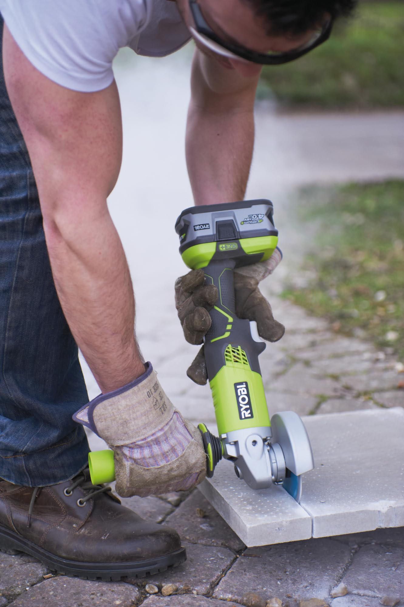 Ryobi Smerigliatrice Angolare a Batteria 18V ONE+, Disco 115 mm, 7500 giri/min, con Batteria 4.0Ah e Caricatore, R18AG-1C40GP