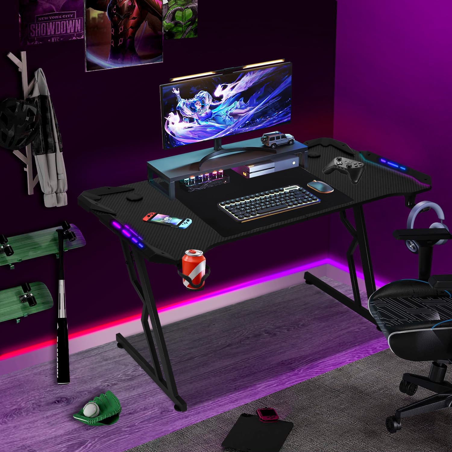 Scrivania Gaming LED 140 x 60cm, Tavolo Gaming Ergonomica, Postazione Gamer con Superficie in Fibra di Carbonio, Scrivania per Computer con Porta Tazza e Gancio per Cuffie, Nero