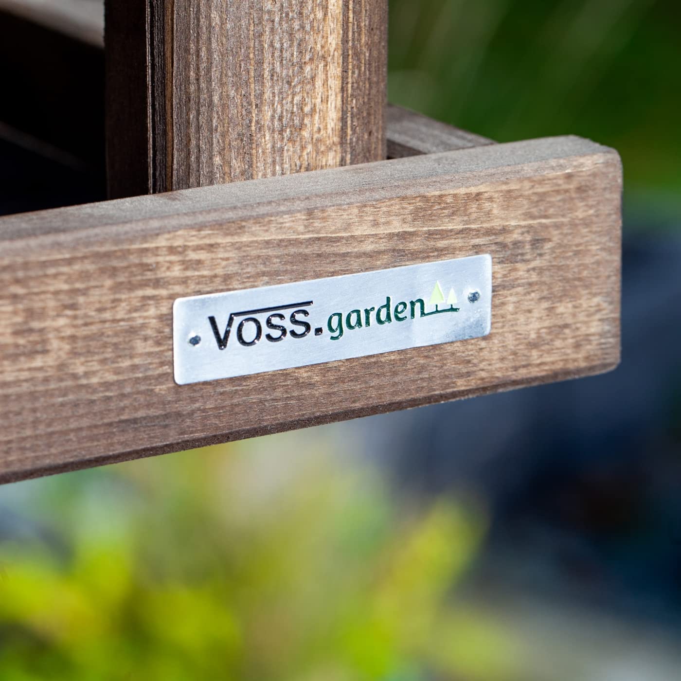 VOSS.garden Vogelhaus Sibo inklusive Standfuß und Futter-Schornstein, hochwertige imprägnierte Fichte, Vogelfutterstation Futterhaus Vogelhäuschen, Gesamthöhe 135cm