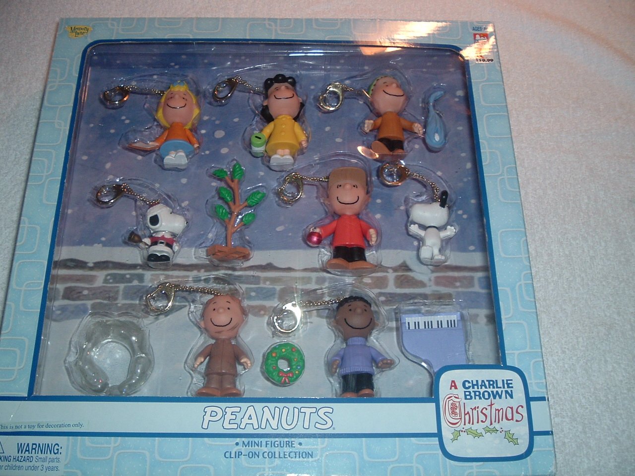 Peanuts A Charlie Brown Christmas Mini Figure Clip On Collection