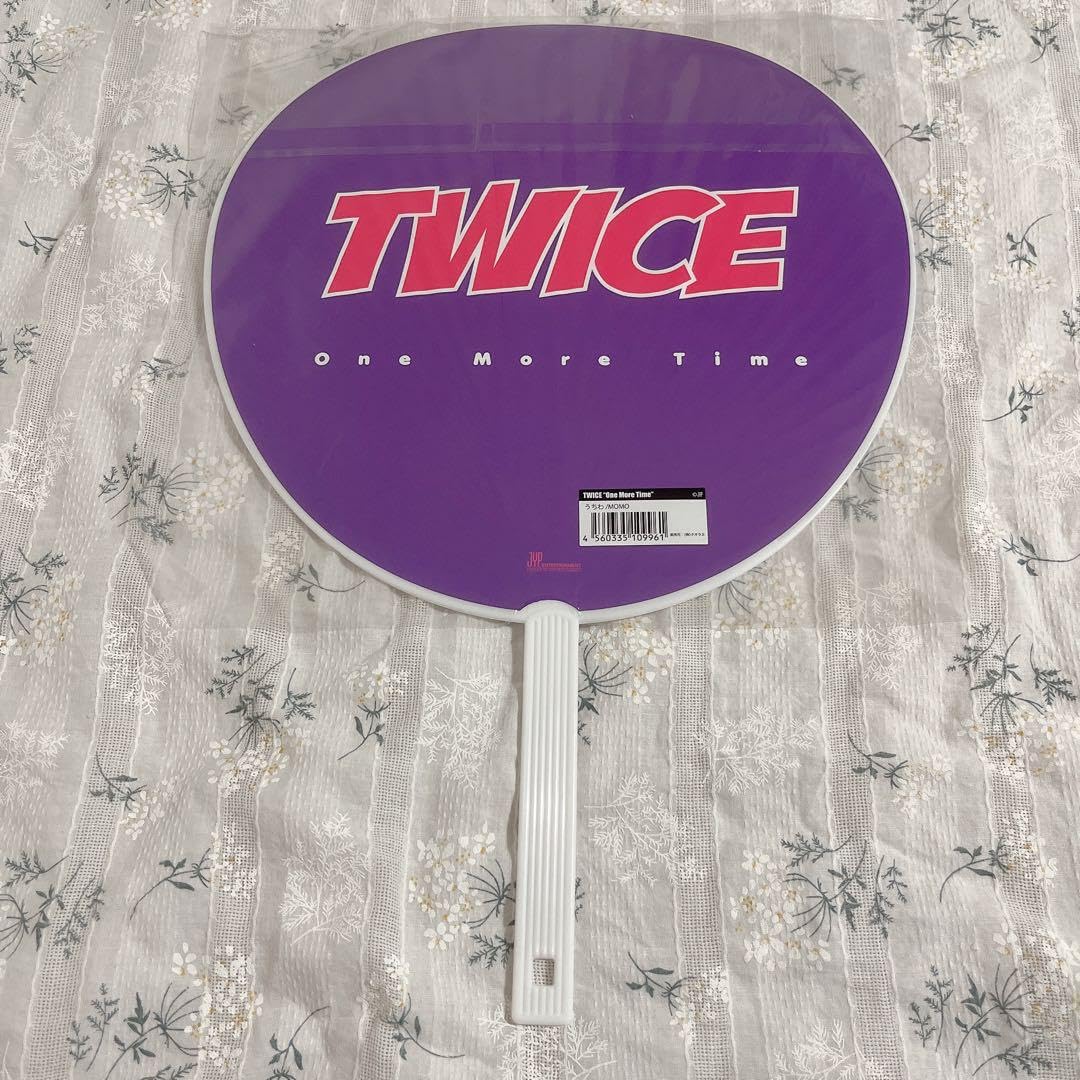 Amazon.co.jp: twice モモ 売り 缶バッジ うちわ キーホルダー