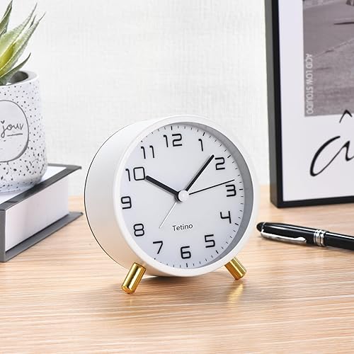 Miniatura 4 de Reloj despertador analógico, retro de metal, silencioso, sin tictac, con luz nocturna, funciona con pilas, diseño simple, para dormitorios, mesita