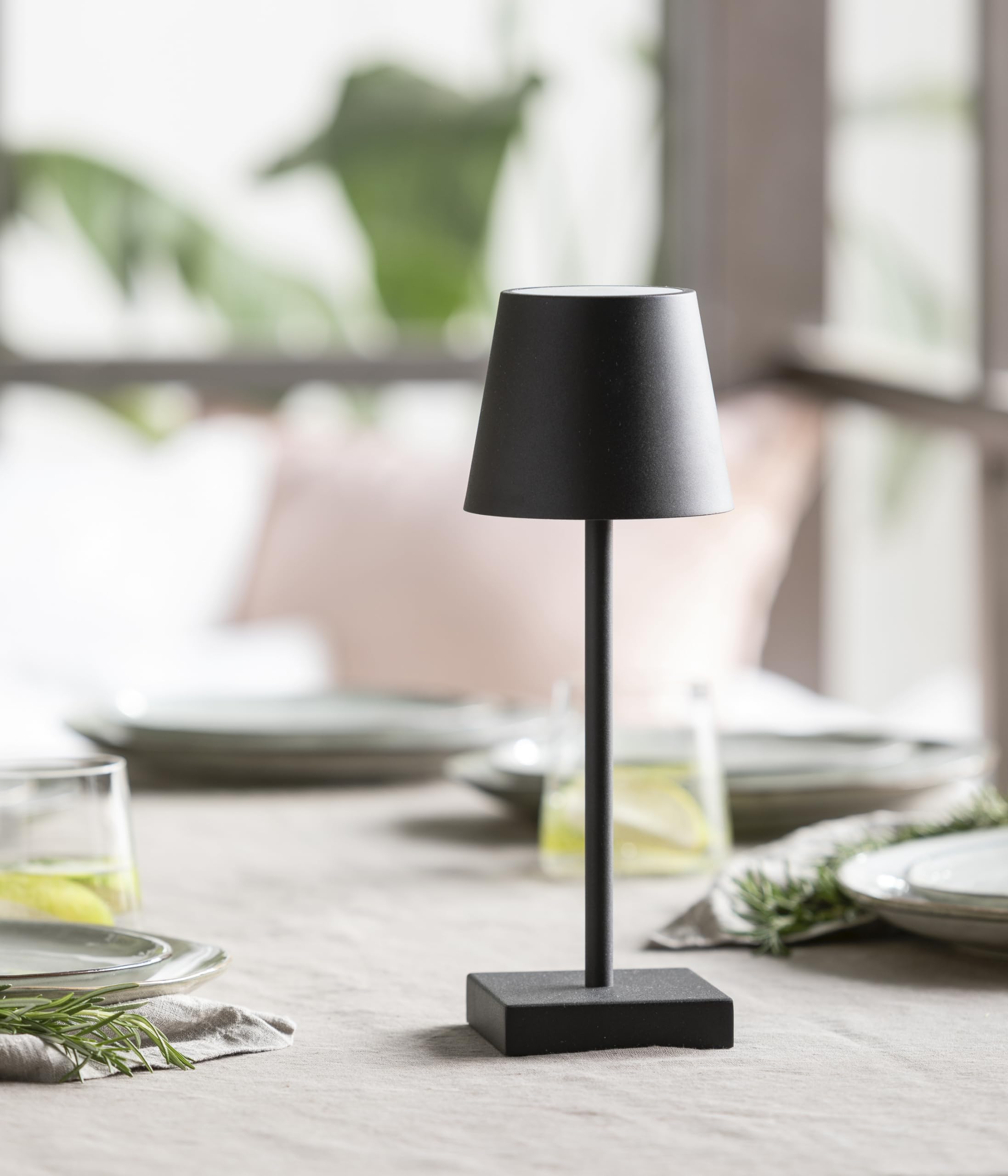 Dehner Akkuleuchte Dyan, Outdoor Tischleuchte, warmweiß, Schutzklasse IP54, Höhe 30 cm, Ø 11 cm, Metall/Kunststoff, schwarz