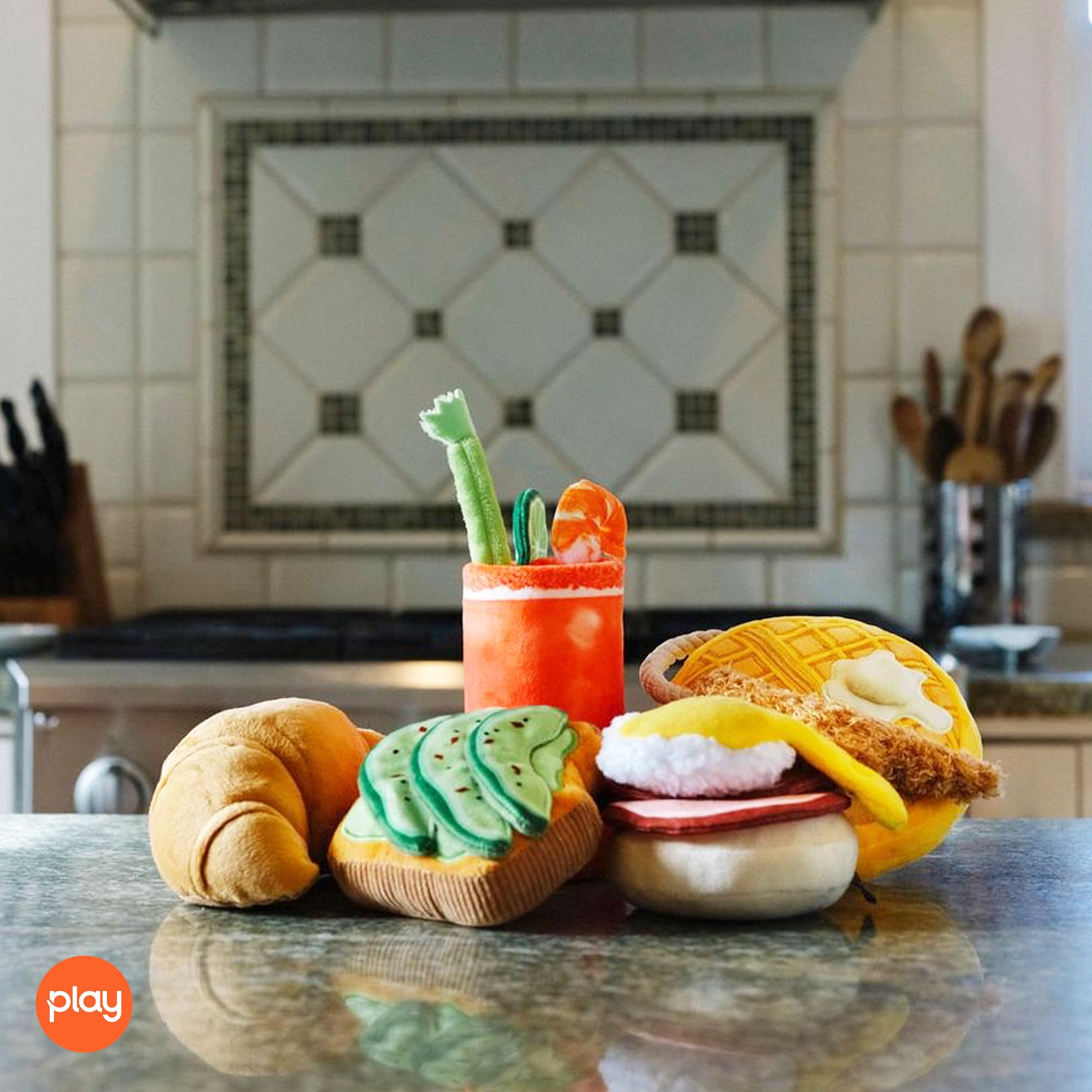 P.L.A.Y. Pet LIFESTYLE and You Barking Brunch Collection - Juego de cinco piezas, varios tamaños