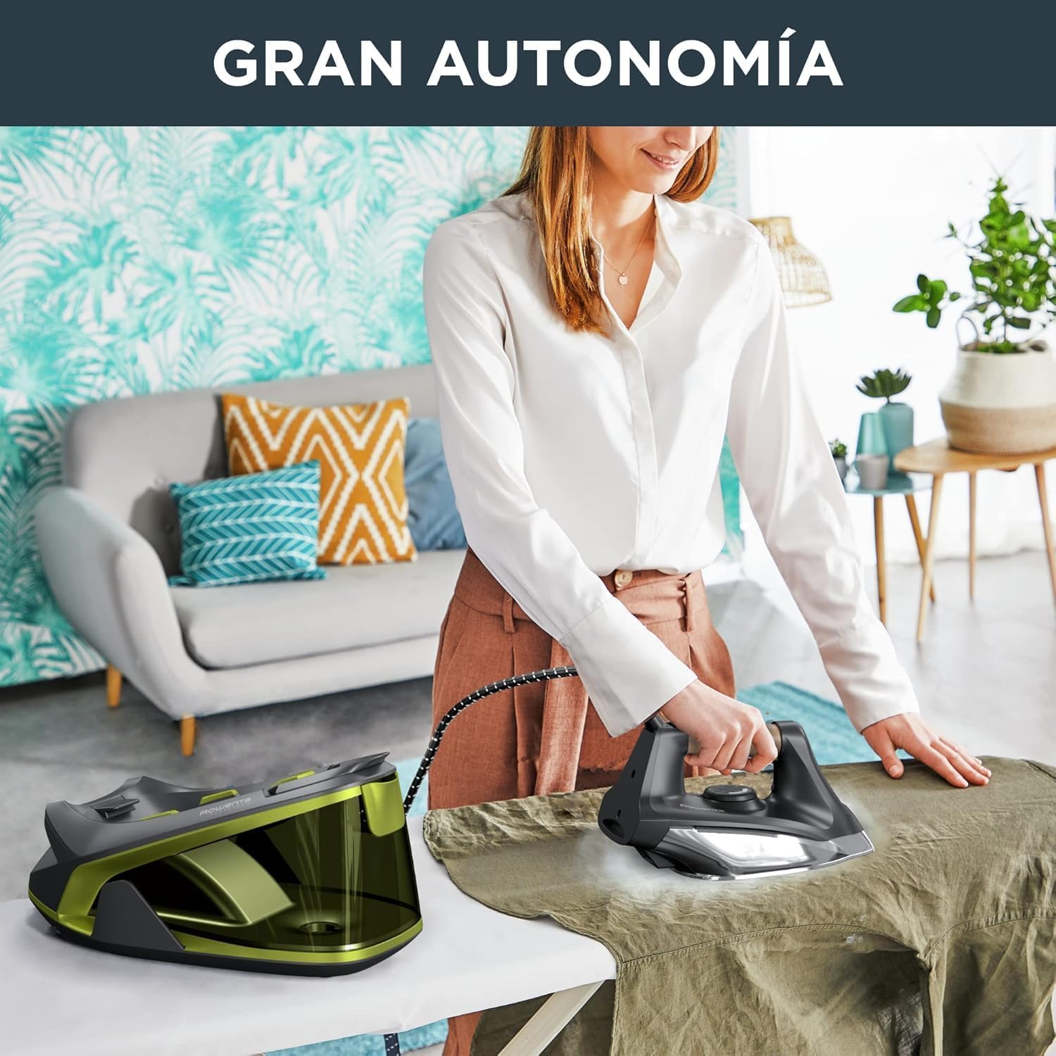 Visita la tienda de Rowenta Rowenta Easy Steam - Centro de planchado, Alta presión 6 bares, Golpe de vapor 270 g/min, Vapor continuo 110 g/min, Suela Airglide con depósito de 1.4 L, Modo Eco, Negro/Verde, VR7360 in use