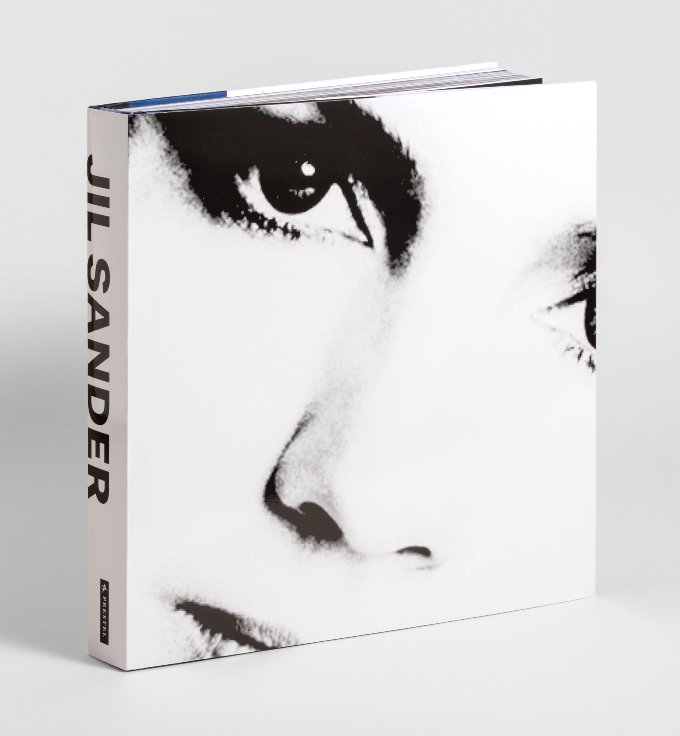 Jil Sander by Jil Sander: [Deutsche Ausgabe] - Exklusive Werkschau, künstlerisch kuratiert und gestaltet, außergewöhnliche Sonderausstattung mit Falz, Nutungen und bedruckten Folien