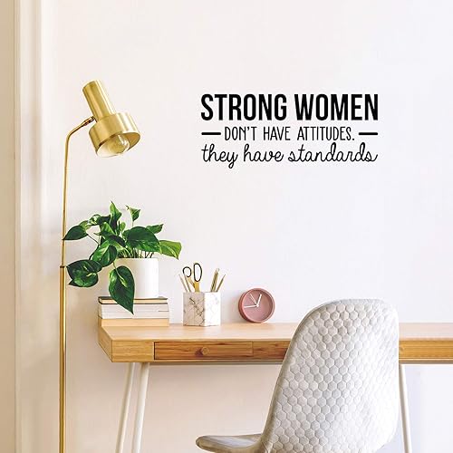 Calcomanía de vinilo para pared, «Strong Women Don't Have Attitudes They Have Standards – 11 x 26 pulgadas – Calcomanía inspiradora de moda para