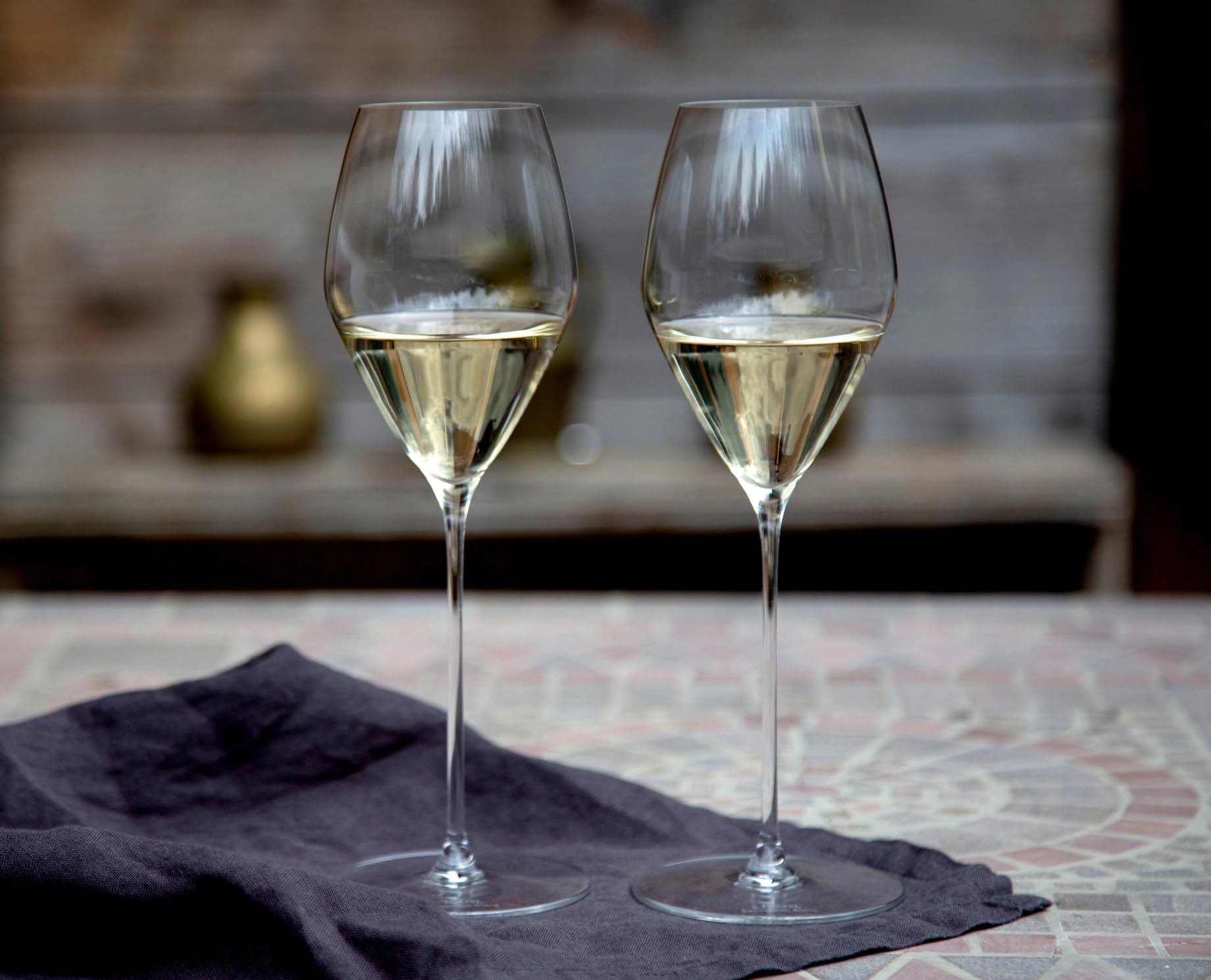RIEDEL Veloce Sauvignon Blanc Weingläser 2er Set, 347 ml, Weißweingläser-Set mit Mikrofaser-Poliertuch (50 x 64 cm), Kristallglas