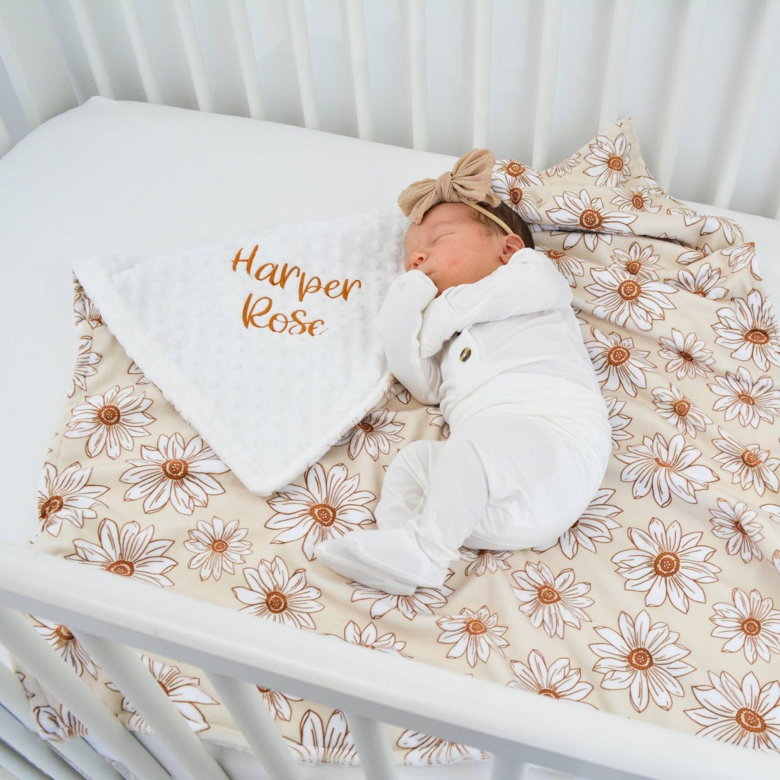 Couverture personnalisée avec nom brodé bébé fille pour calmer et rassurer le nourrisson