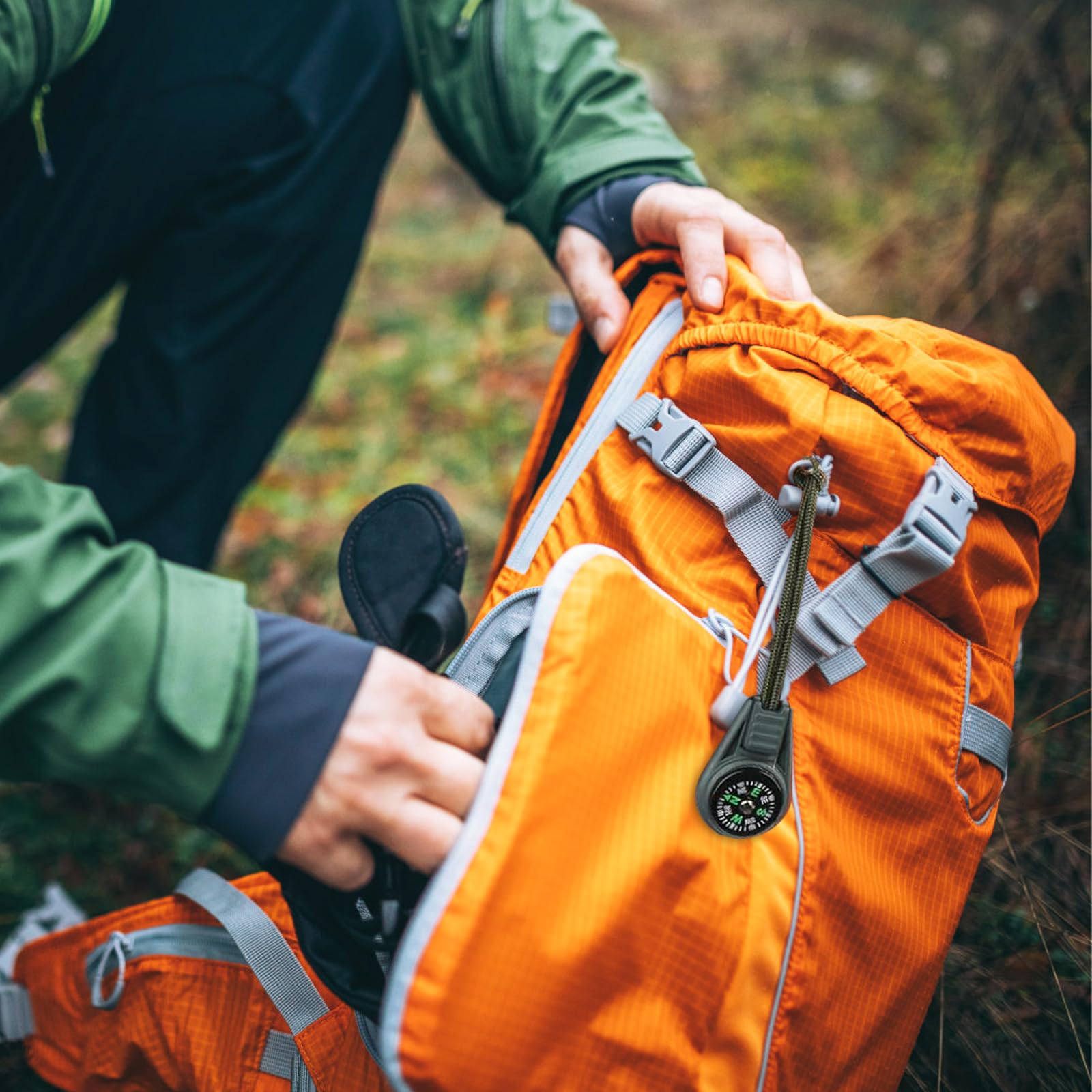 Mini Boussole de Survie 18 Pièces Multicolore Boussole de Poche Rempli d'Huile Camping Randonnée