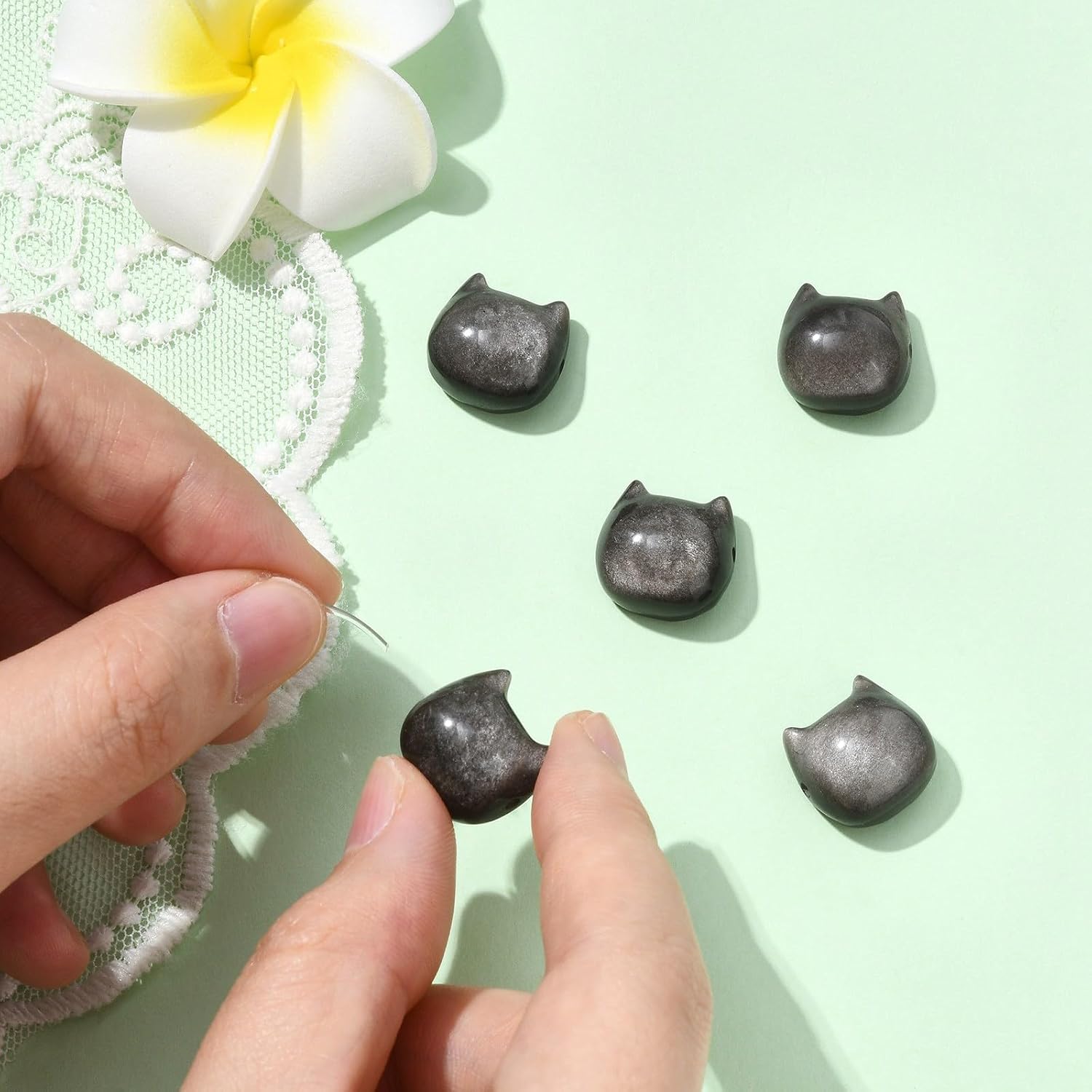 LiQunSweet 5 pcs Black Cat Head Shape Beads Natural Golden Sheen Obsidian Beads for DIY Jewelry Making Bracelet Necklace Earrings Crafts Bag Decor