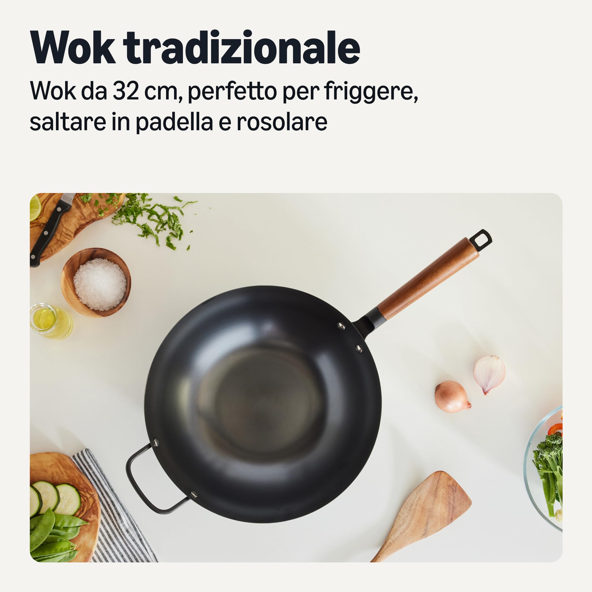 Amazon Basics Wok Pretrattato in Acciaio al Carbonio con Manico in Legno di Acacia, Adatto a Tutti i Piani Cottura, 32cm