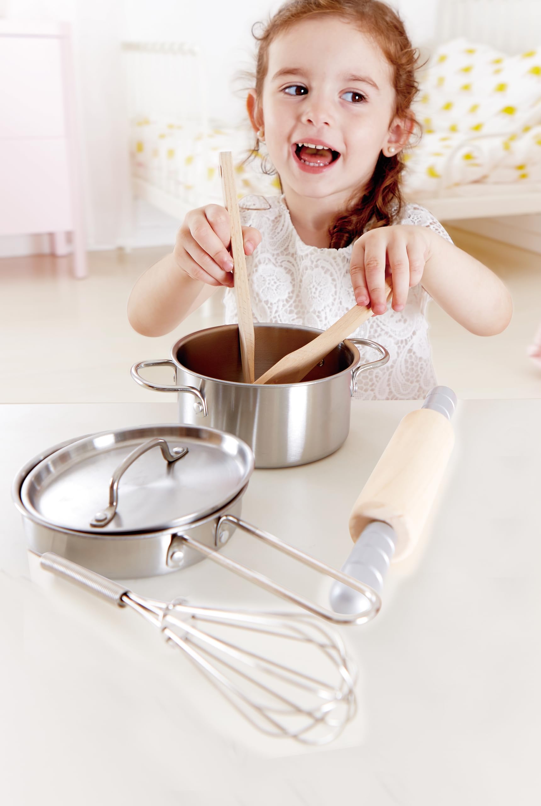 Hape Kochset für Küchenchefs – 7-teiliges Küchenzubehör aus Edelstahl mit Topf, Pfanne & Kochlöffel, Rollenspiel-Kochset, ab 3 Jahren