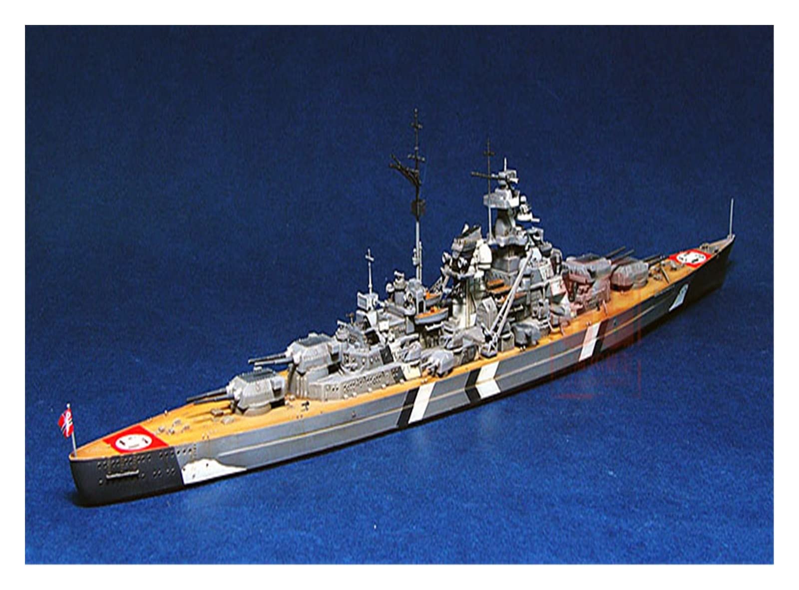Amazon | 1: 700 スケール ドイツ ビスマルク戦艦 1941 組立モデル