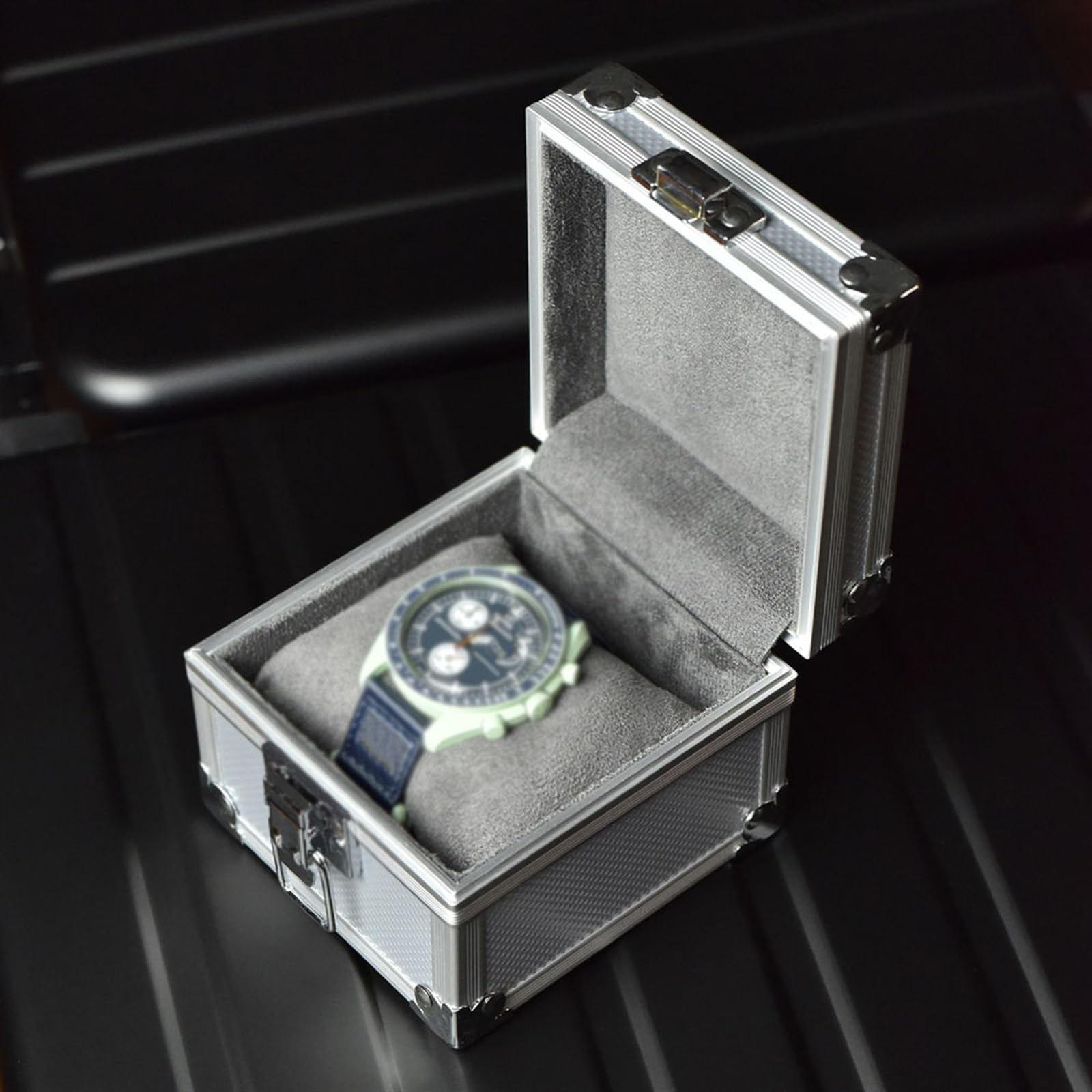 Watch Box Single Watch Storage Box Metal Watch Organizer Velvet Watch Pillow Tragbare Uhren -Display -Speicherbox Uhrener für Aufbewahrung und Anzeige (Farbe: Silber) Times