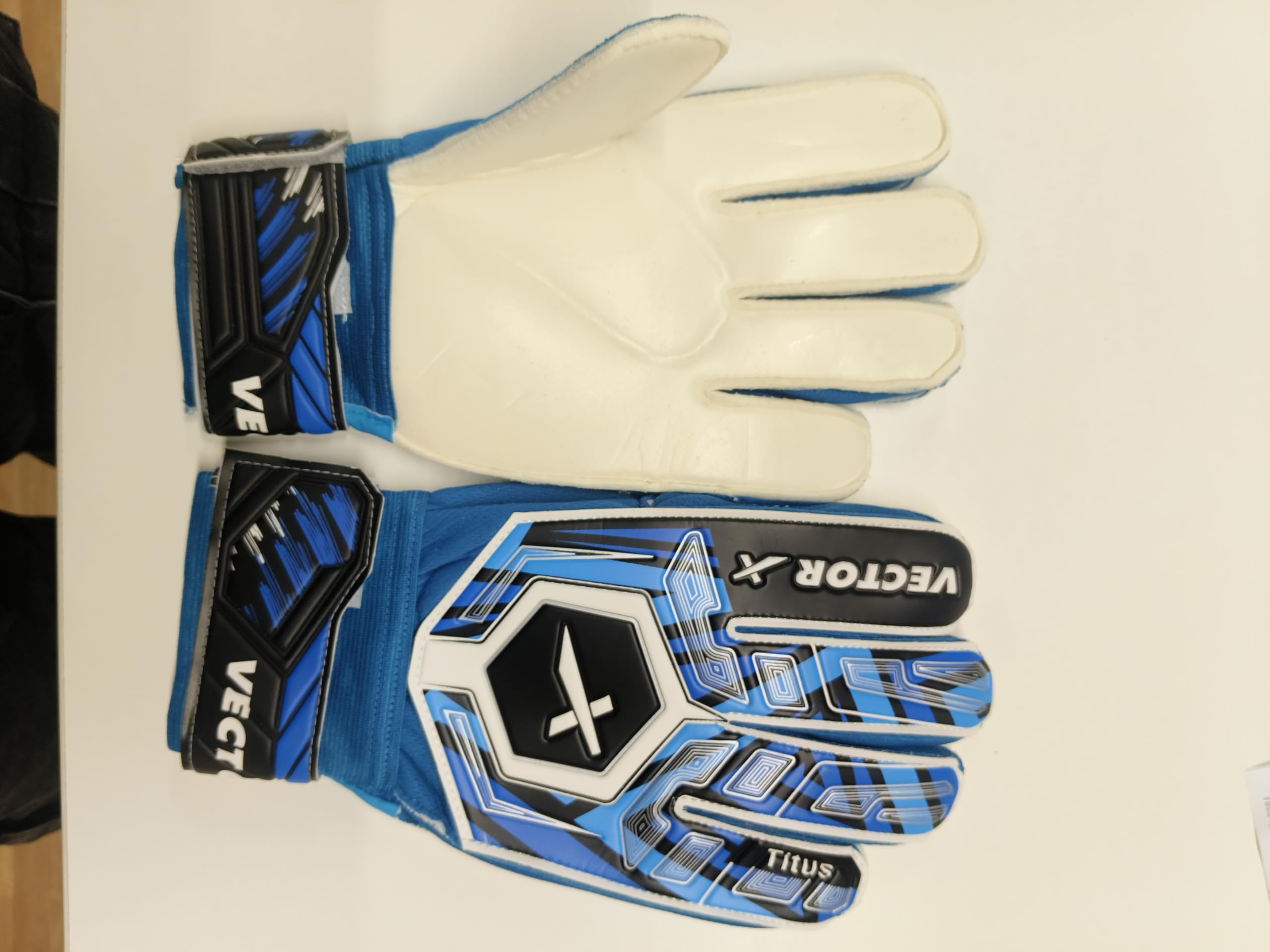 vector x titus goal keeper gloves | football soccer goalkeeping gloves | goalkeeper gloves for training & match play