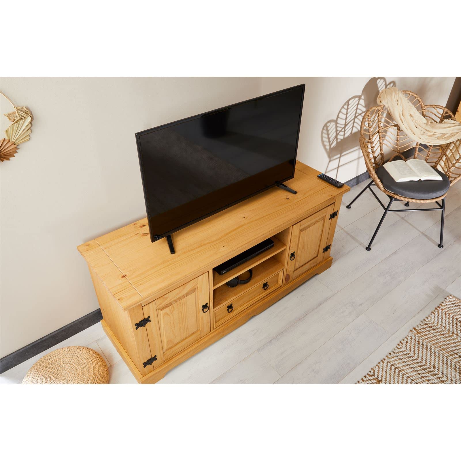 IDIMEX Lowboard Tequila 140 cm, Braun - TV Schrank aus Kiefer Massivholz, Fernsehtisch im Mexiko Stil, 2 Türen, Schublade und offenes Fach, Rustikaler Landhausstil