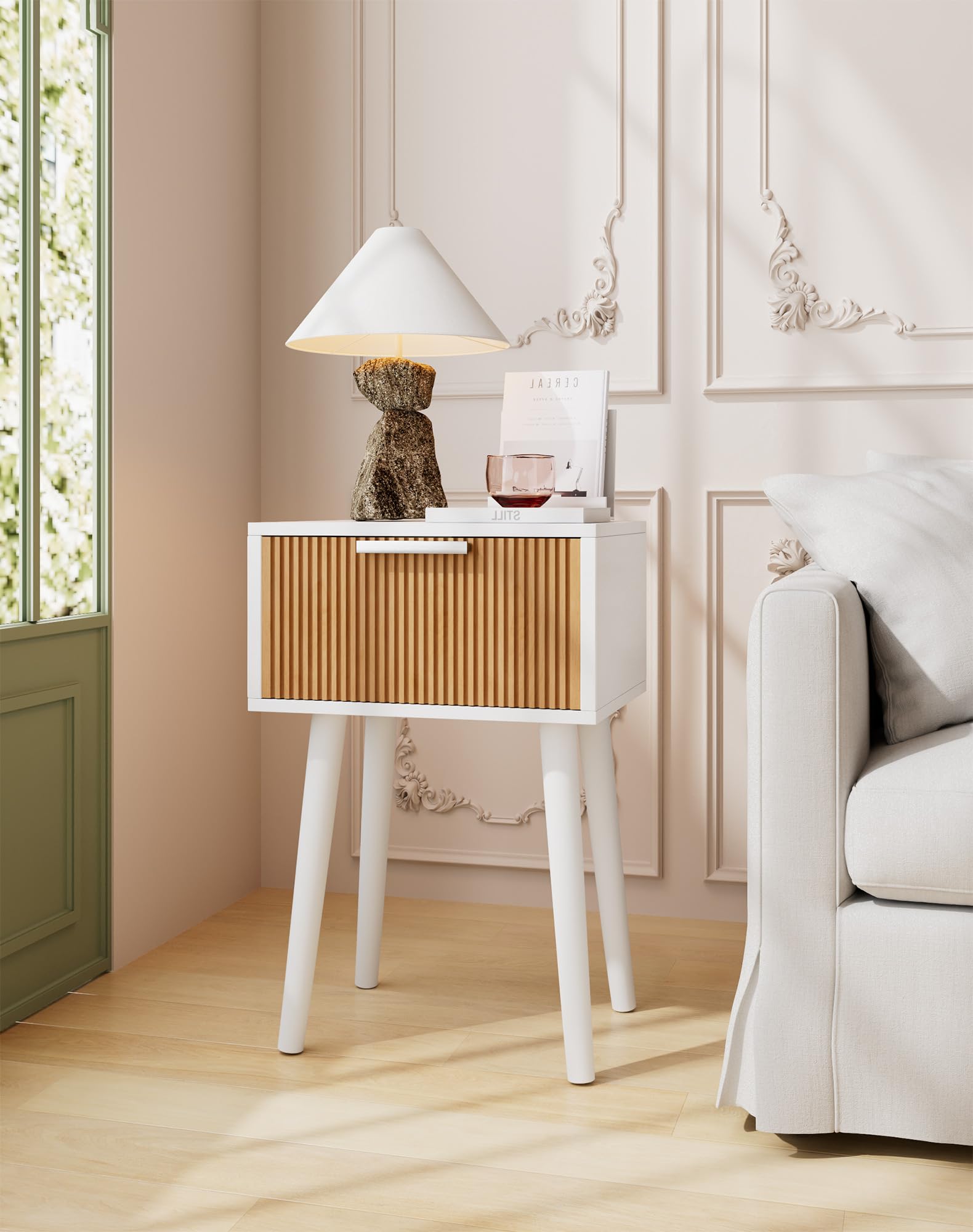 YMYNY Set di 2 Comodini, Tavolino in Legno, Cassetti decorati in ondulata, Maniglia magnetica, Gambe di legno massiccio, Catena di fissaggio, per Camera da Letto, Bianco e Naturel HST014WN-2