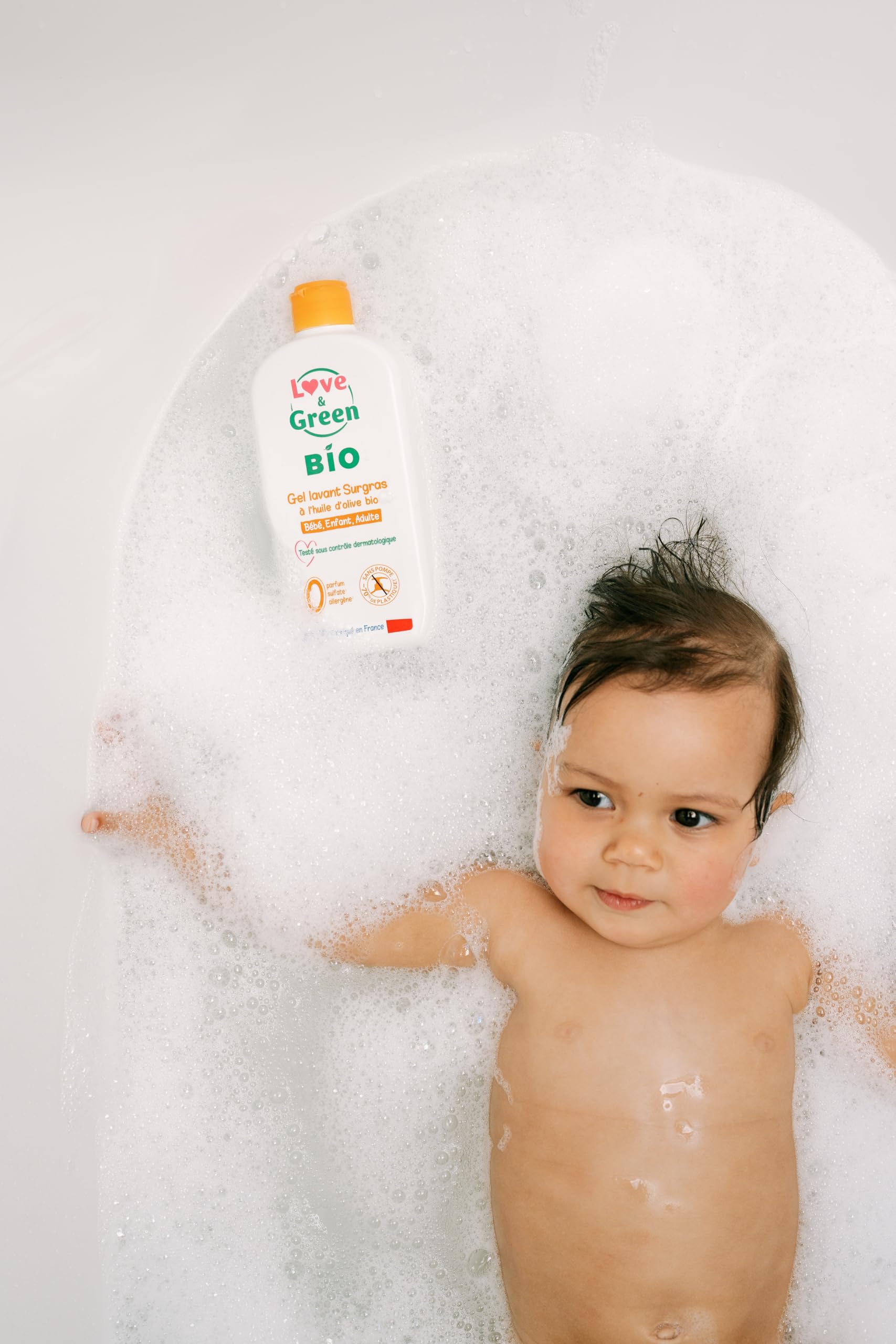 Love & Green - Gel Lavant Surgras Bio 500ml - Pour Toute la Famille - Hydratation Peau Sensible - Formule à base d’ingrédients purs-L'emballage de l'article peut varier.