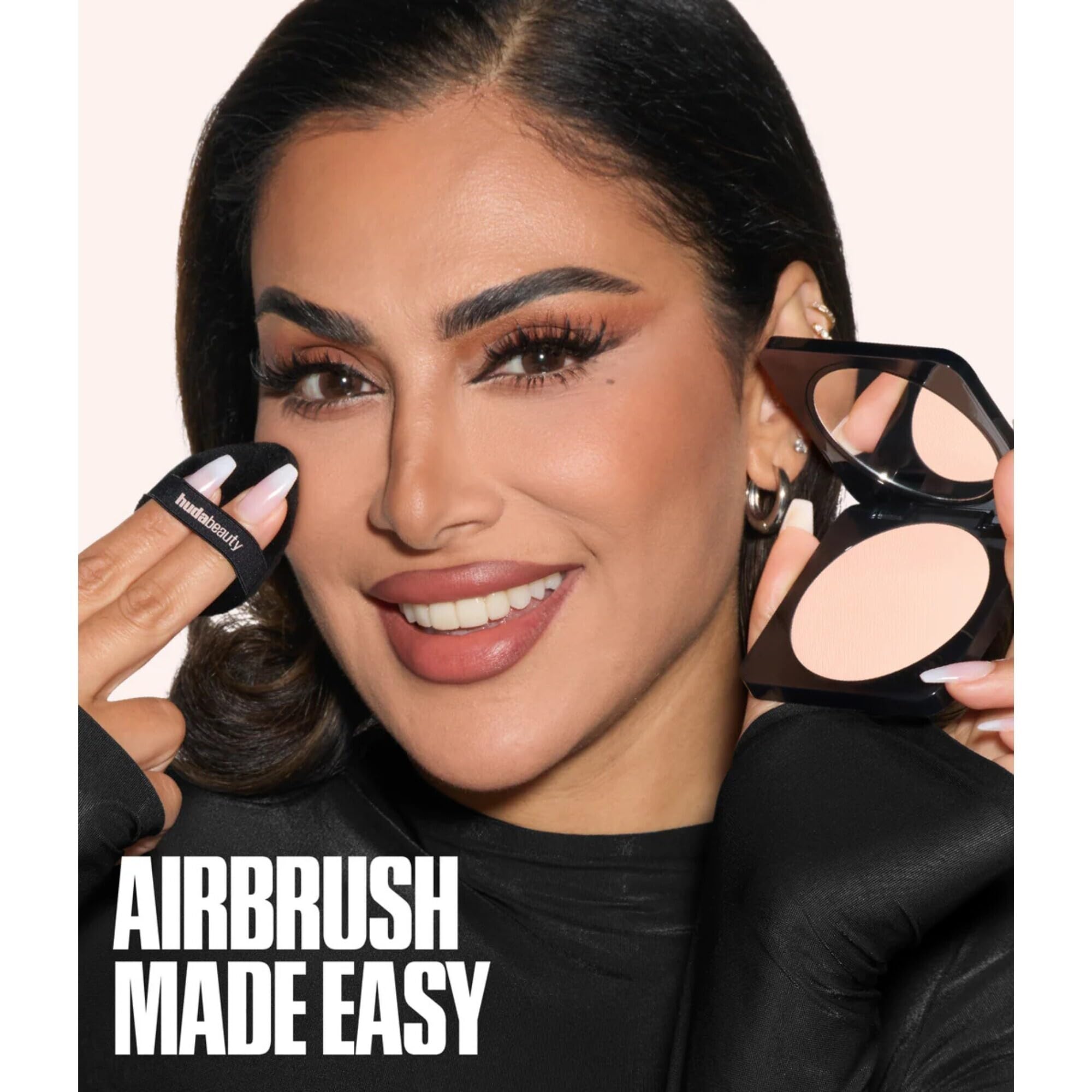 HUDA BEAUTY Easy Bake Pressed Powder, Banana Bread, Mattierender Puder, Vegan, Tierversuchsfrei, Mattes Finish, 12h Glanzkontrolle
