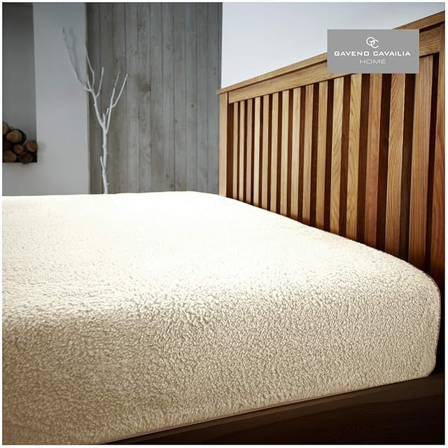 Gaveno Cavailia Easy Care Luxury Fleece Teddy Plain Fitted, Soft & Cosy Sheet Thermal Warm Fluffy Bedding, Single size, Cream, Polyester