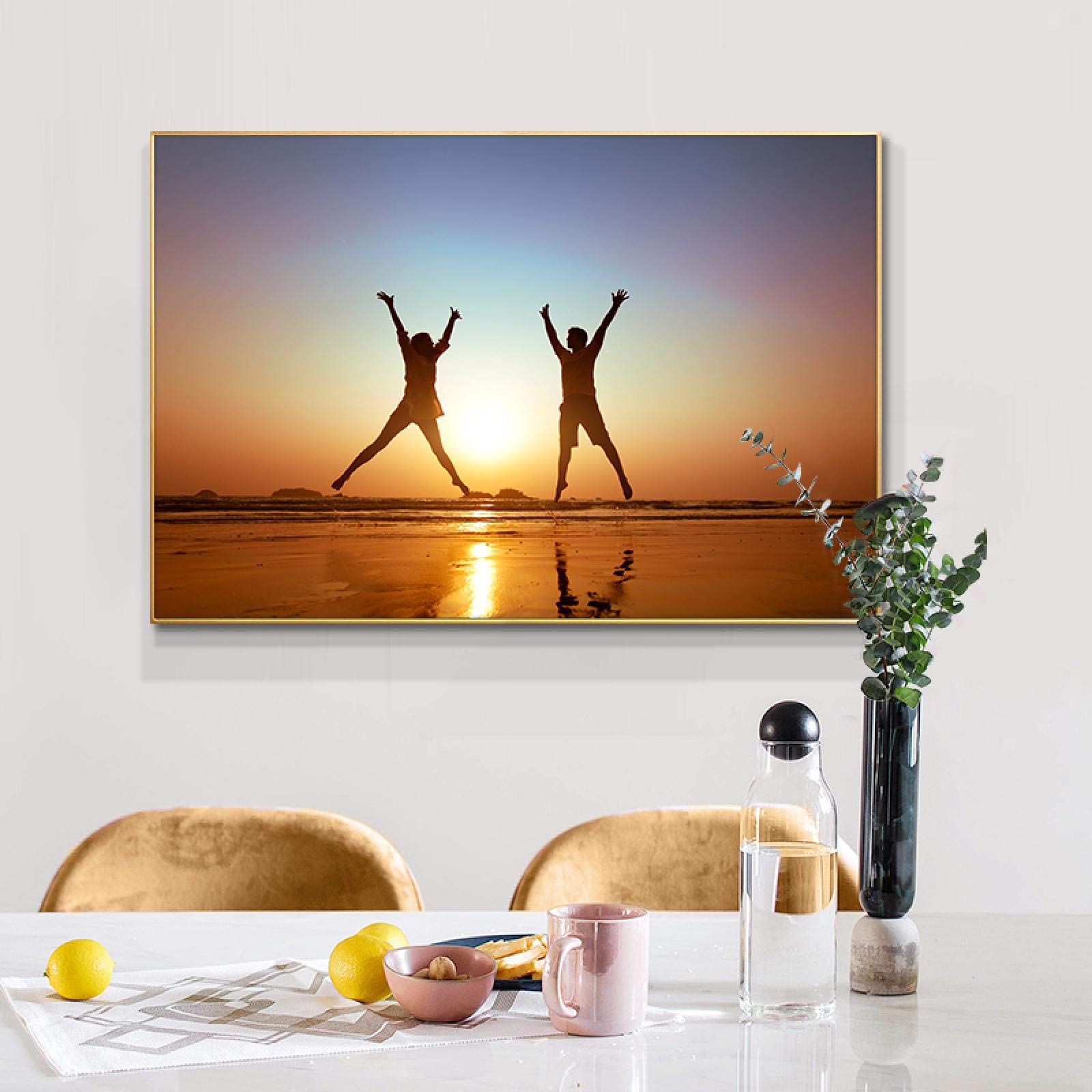 Yooyu Coppia Giovane Amante Salta al Tramonto Vacanze Tela Pittura Poster e Stampe Immagine di Arte della Parete per Soggiorno Decorazioni per la casa 40x65cm (16x26in) Cornice Dorata