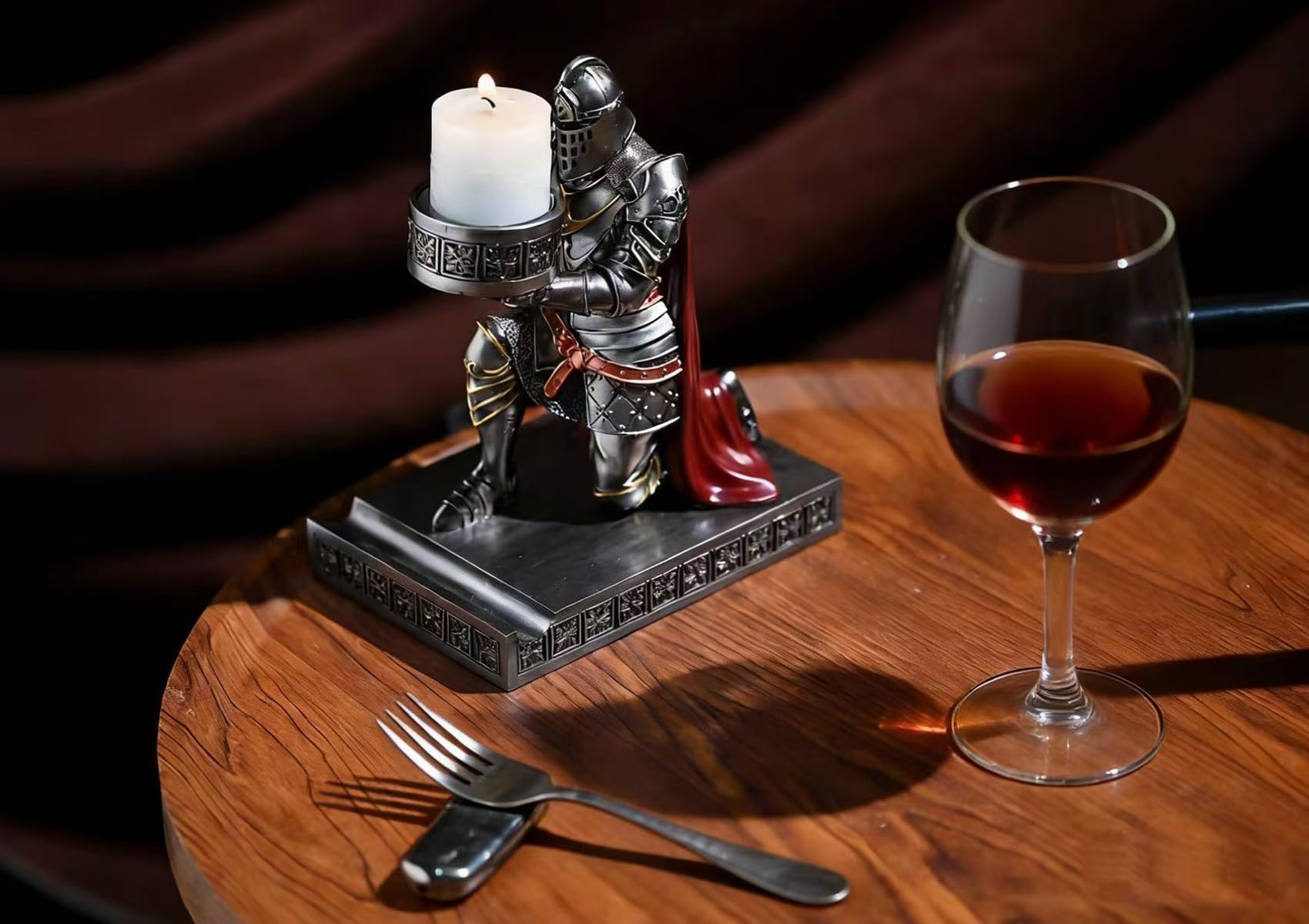 King's Guard Kniender Ritter Kerzenhalter, Kunstharz, Haltung, Teelichthalter, Krieger, Handy-Ständer, Stifthalter, Kerzenhalter für Restaurant, Altar, Heimtisch (Eisen)