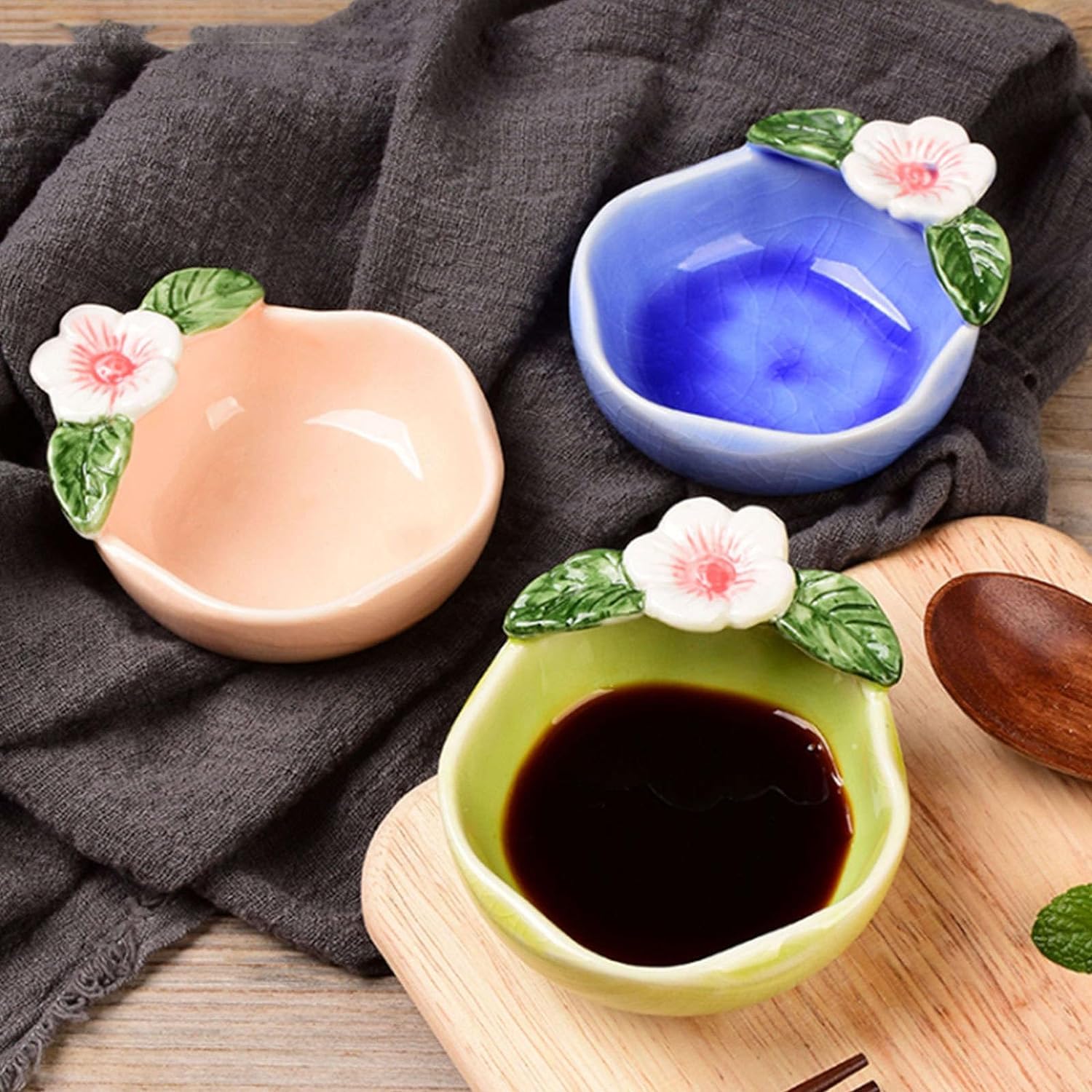 Keramik-Dipschalen, Sojasaucenschalen, Keramik-Dipschalen, Pflaumenblüten-Sushi-Sojasaucenschale, Soßenschalen mit Eis-Crackle-Glasur, Soßenschalen for Dippen, 4 kleine kleine Soßenschalen for Dippen(