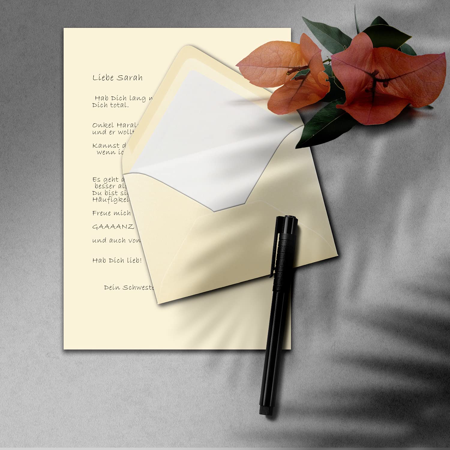 Set di 300 fogli di carta da lettere opaca, formato DIN A4, con buste foderate in C6, incollaggio a umido, colore: crema/vaniglia
