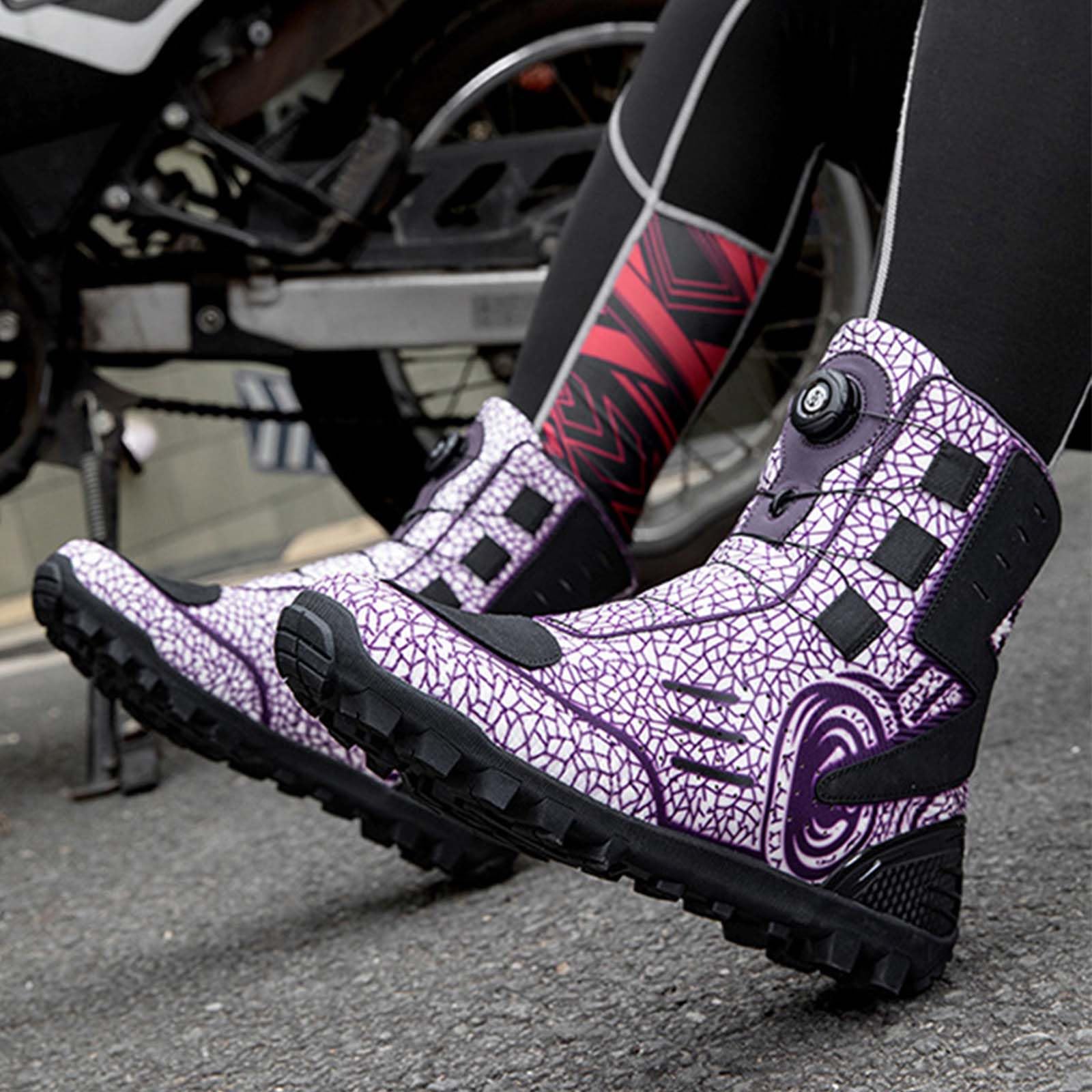 Botas Moto Hombre Mujer Impermeables Zapatos de Motocicleta Transpirables con Soporte el Tobillo, Suela Antideslizante, Almohadilla de Cambio