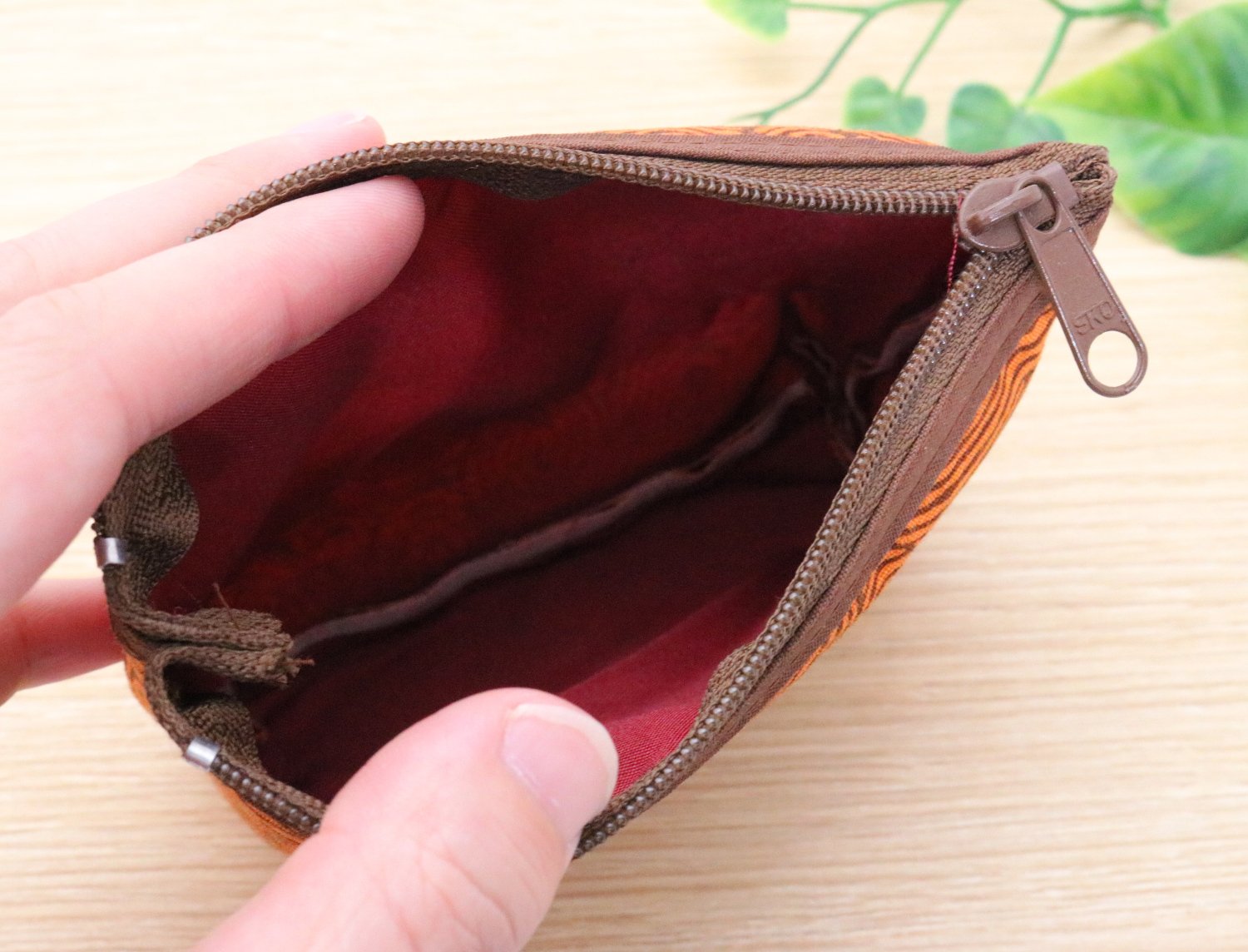 京佑 日本製 小物入れ ポーチ 小銭入れ コインケース 約8.5×13cm 綿 化粧 ミニポーチ 縄文 唐草 茶
