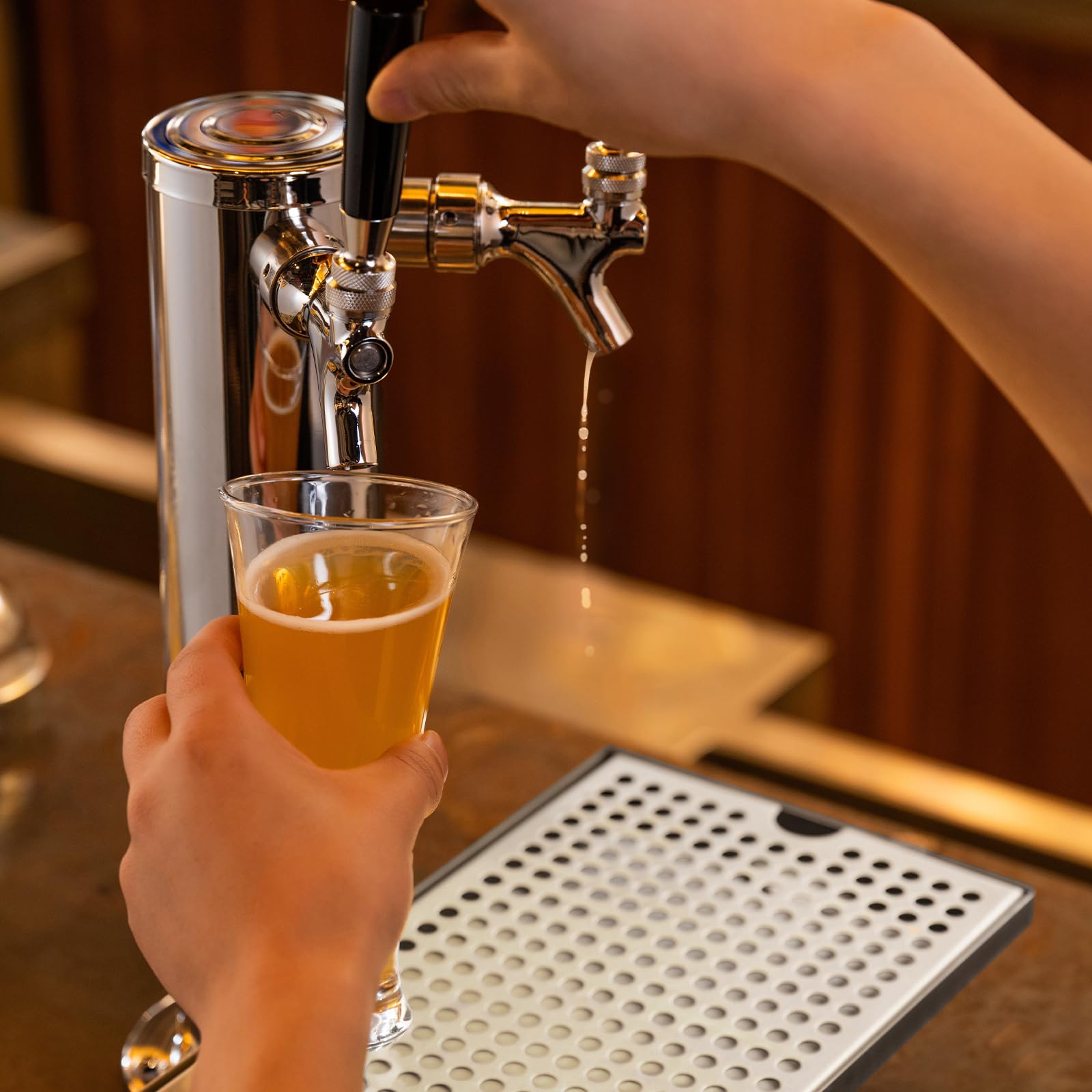 VEVOR Bandeja de Goteo de Cerveza, Bandejas de Goteo de Barril de Acero Inoxidable 304 con 4 Almohadillas de Goma Antideslizantes y Cubierta, Resistente al Calor y al Frío para Bar, Restaurante