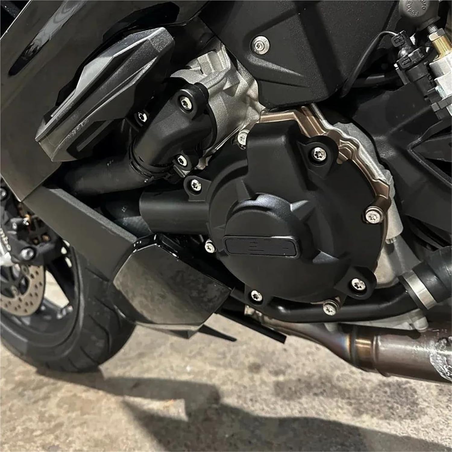 Engine Guard Motorcycle Engine Cover Protective Case For BMW M1000RR M 1000 RR 2021-2024 & M1000R M 1000 R 2024 Engine Guard engine protective devices(ALTERNATOR-BK-1Pcs)
