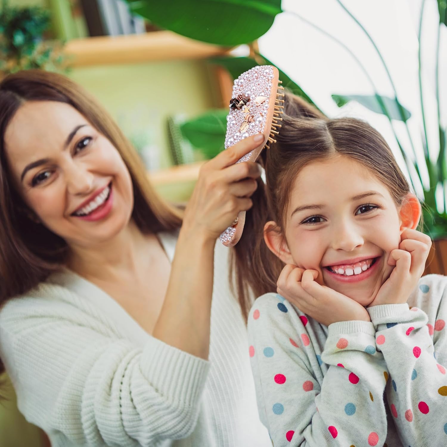 6 Set Mermaid Hairbrush Kit DIY Creative Seashell Hairbrush with Mix Flatback Rhinestones Half Pearls Small Scallop Shell Decorate Your Own Hair Brush for Girls Women Bride Mermaid Party Favor