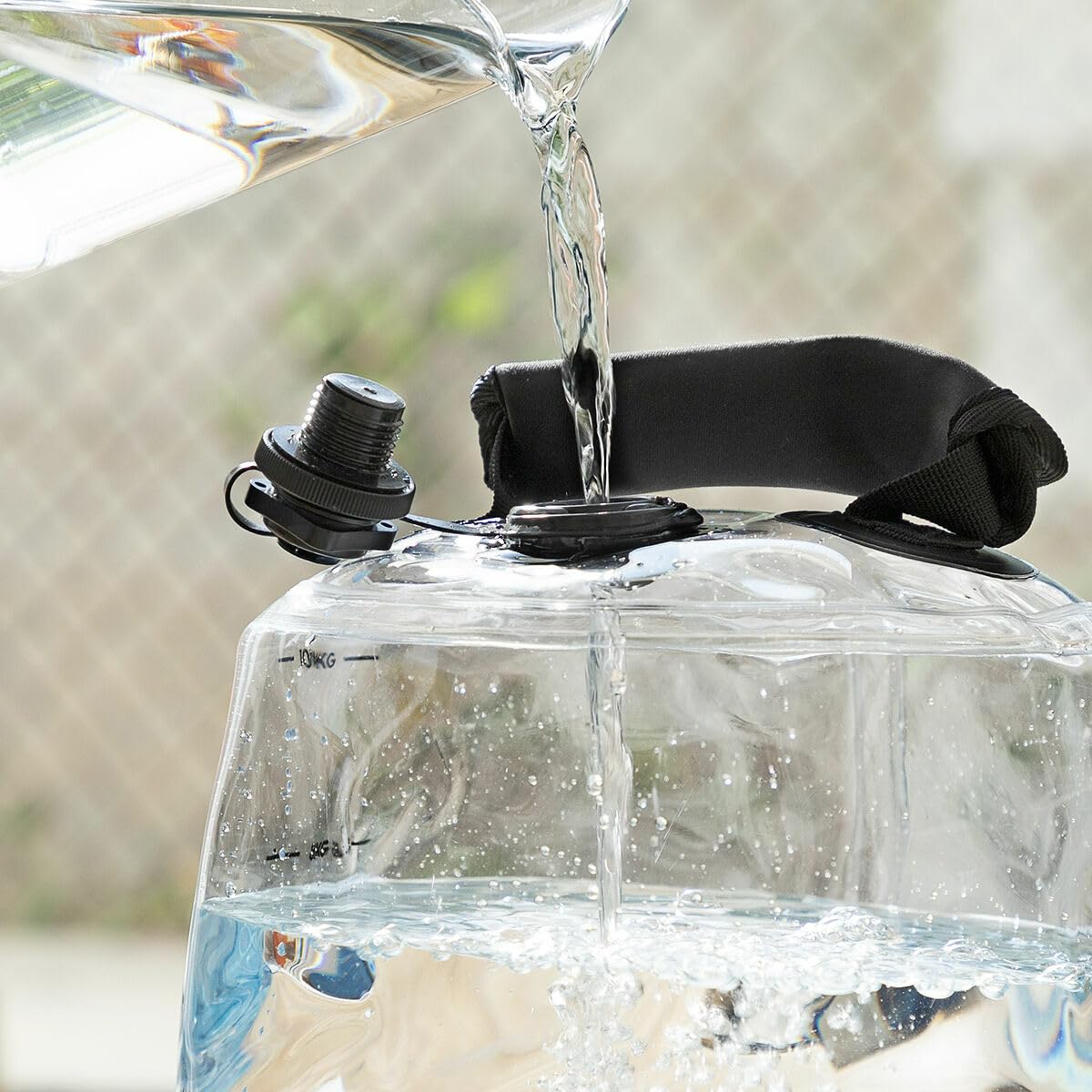 InnovaGoods - Kettlebell Gonflable à Eau 10L, Entraînement Full Body, Exercices de Force et d’Équilibre, Guide d’Exercice Inclus, Transparent, PVC