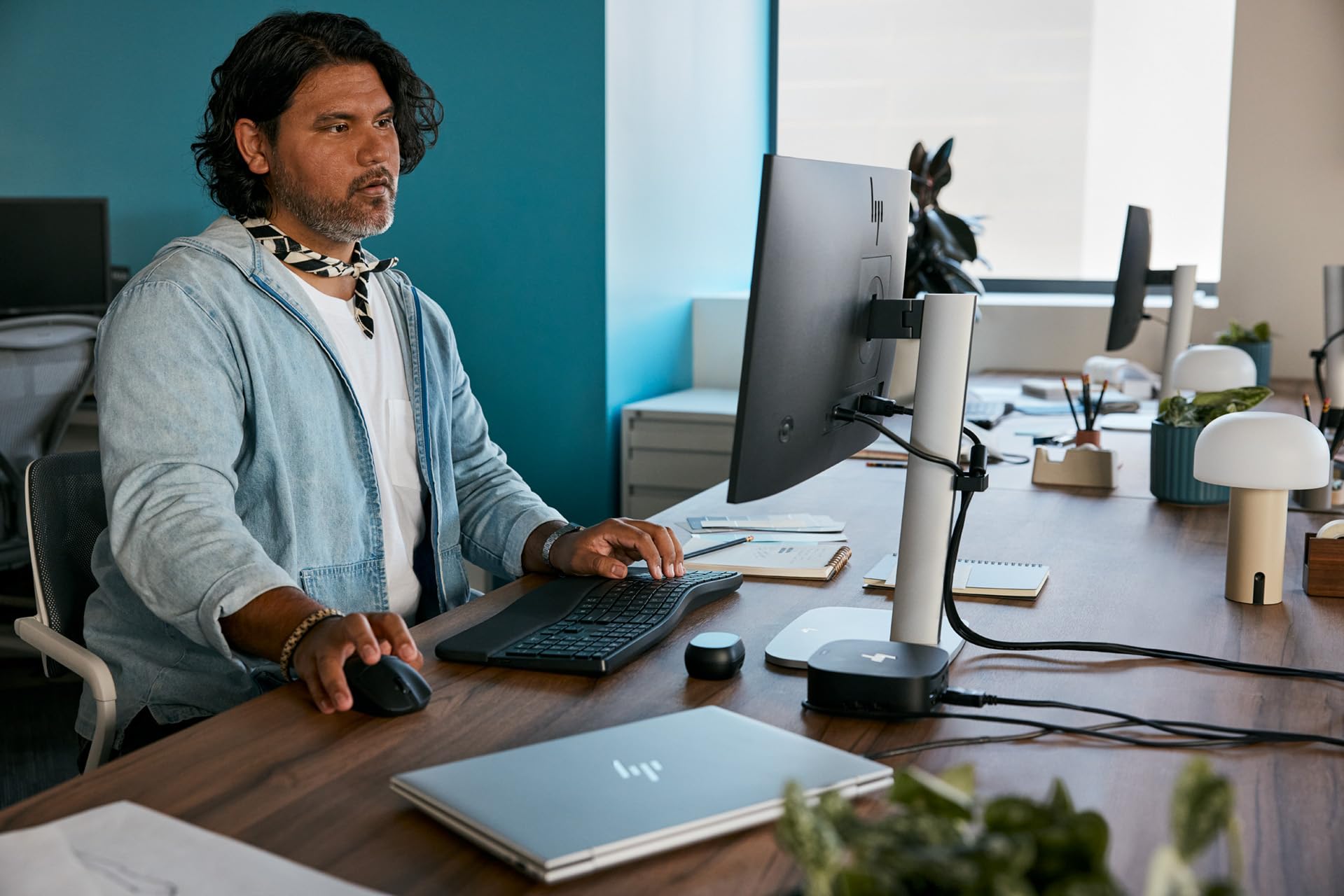 HP 480 Souris Confort, Connexion Bluetooth 5.3, Capteur Optique de 4000 DPI, 6 Boutons programmables, Roue Inclinable, Autonomie de la Batterie jusqu'à 10 Mois, Windows 10, 11 et macOS, Noir