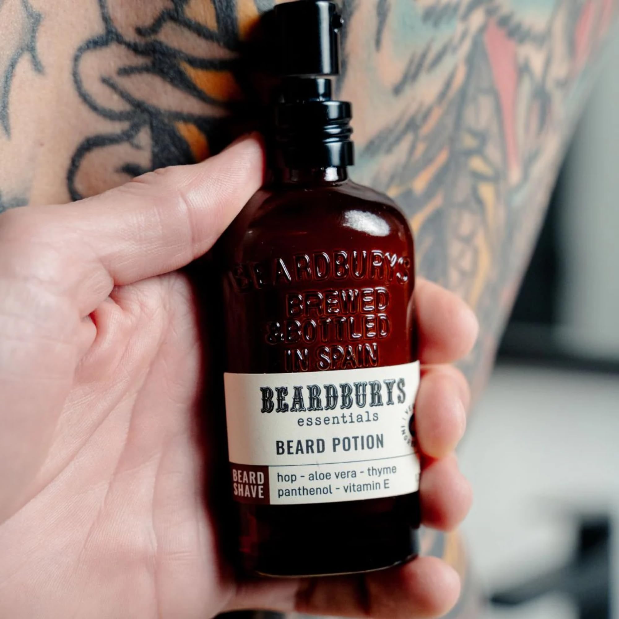 Essentials Skincare – Confezione per la cura del viso da uomo quotidiano | Include detergente barba e viso + crema idratante + balsamo barba, anti-rughe, senza prurito e formula ad assorbimento rapido