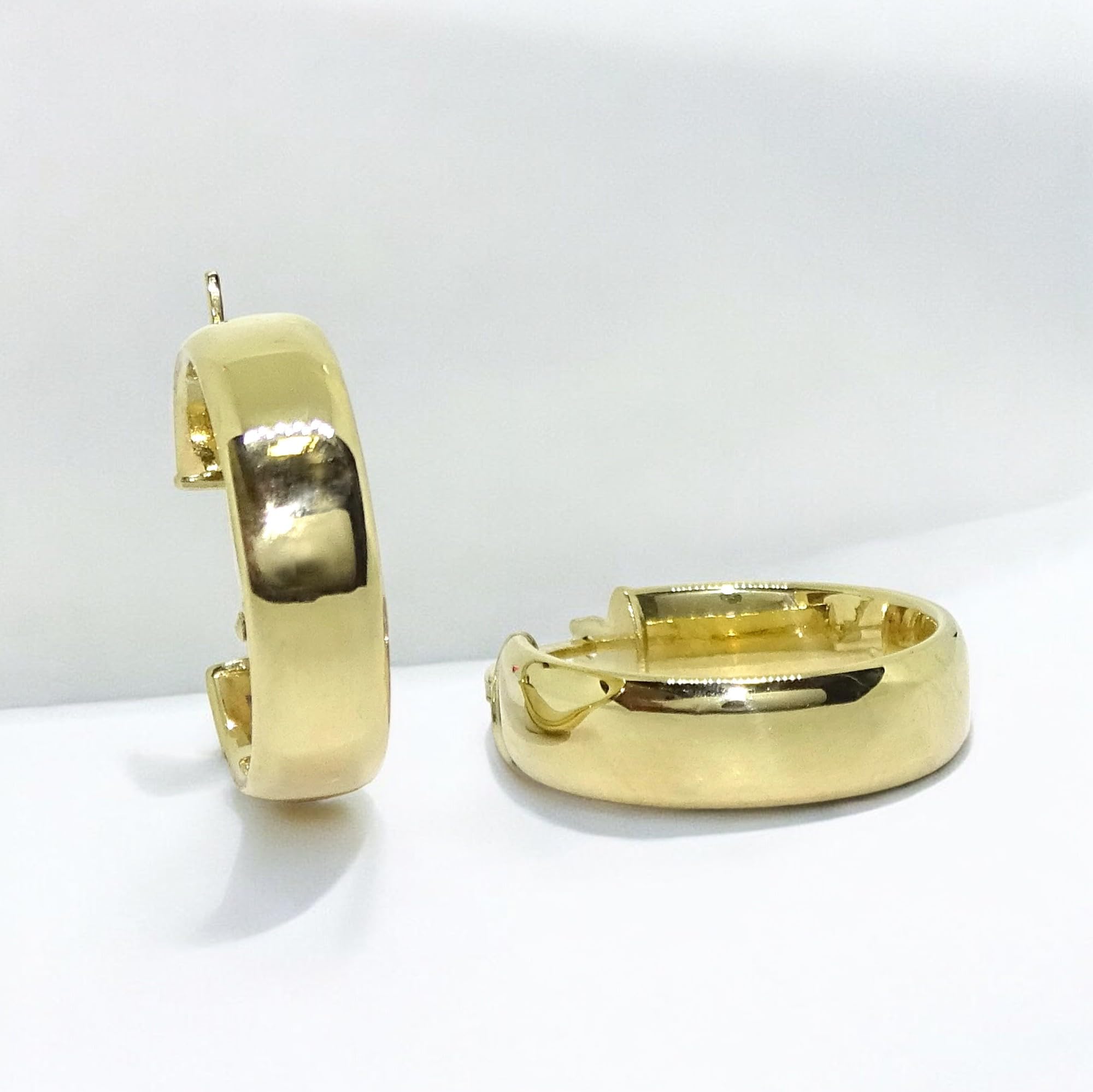 Orecchini a cerchio piccoli, in oro giallo a 18 carati, larghezza 5 mm, diametro esterno 1,9 cm peso 1,90 g, facile chiusura a scatto