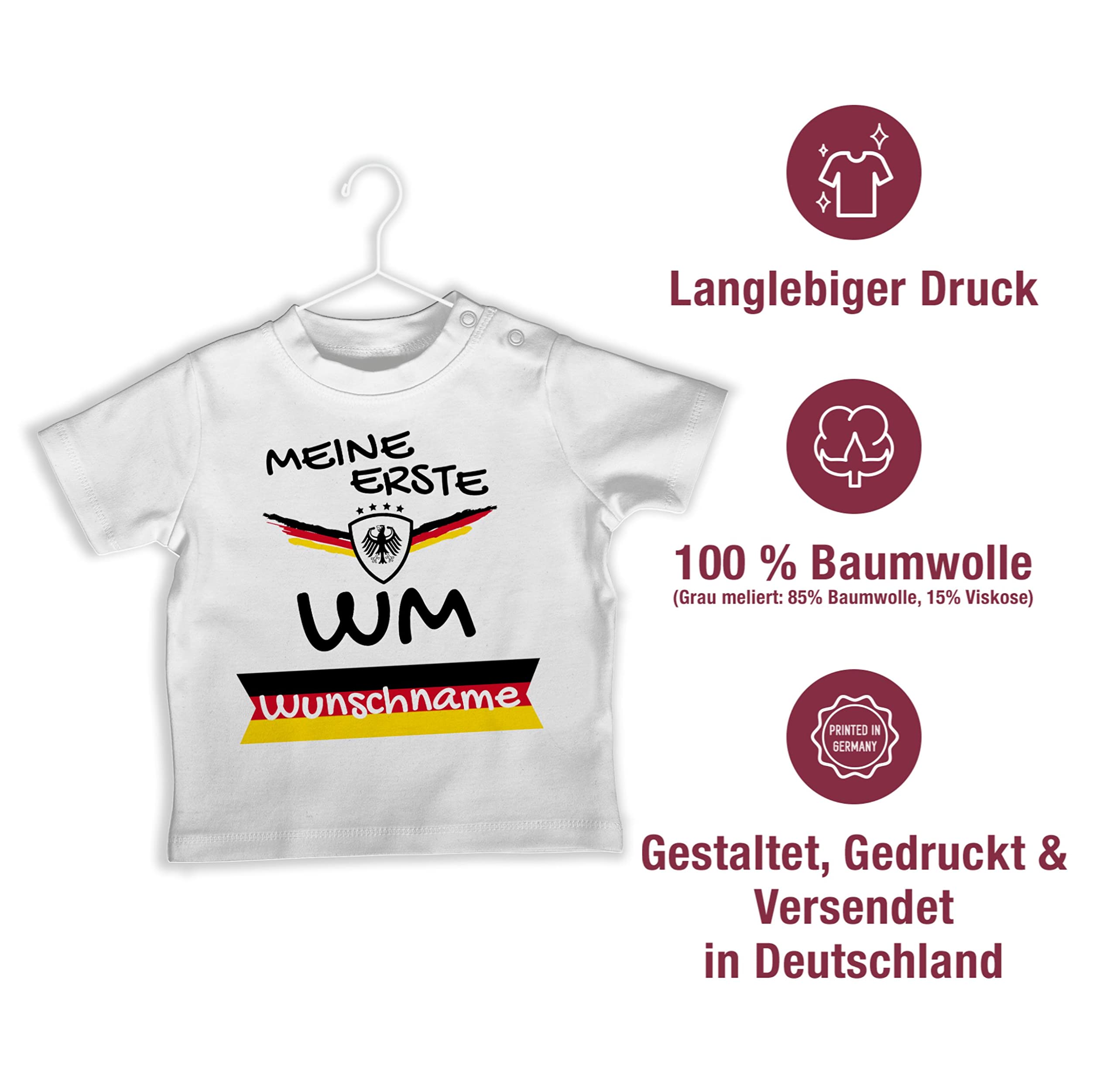Geschenk mit Namen personalisiert by Shirtracer - Baby T-Shirt Mädchen Jungen - 2026 Fussball Fanartikel - Meine erste WM Deutschland mit Name anpassbar