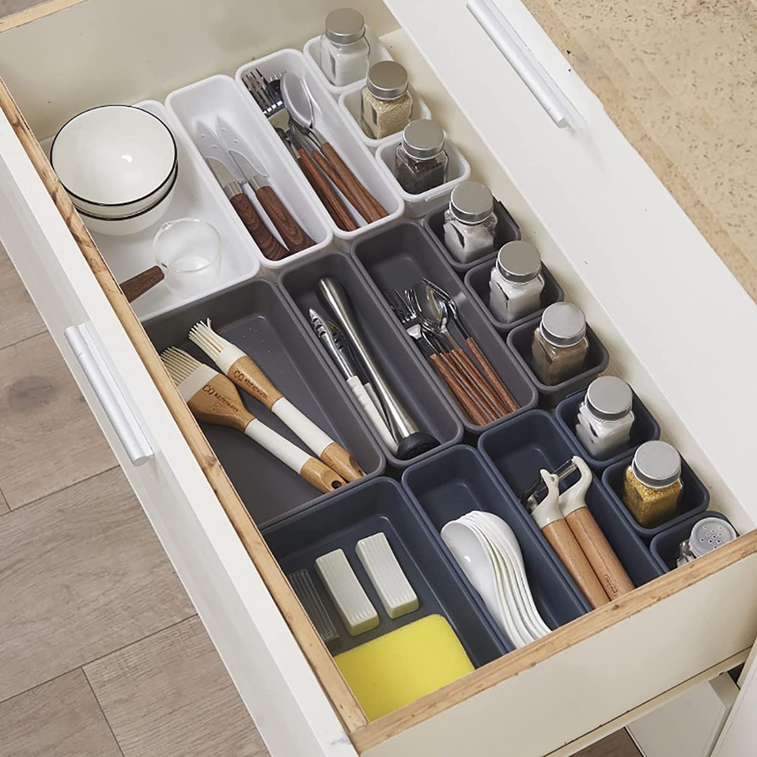 WUWEOT 42-teilige Schubladen Ordnungssystem Schubladen Organizer Schubladeneinsatz Aufbewahrungsbox Schreibtischschubladen Organizer für Kosmetik Schreibtisch Büro Bad Küche Weiß und Dunkelgrau