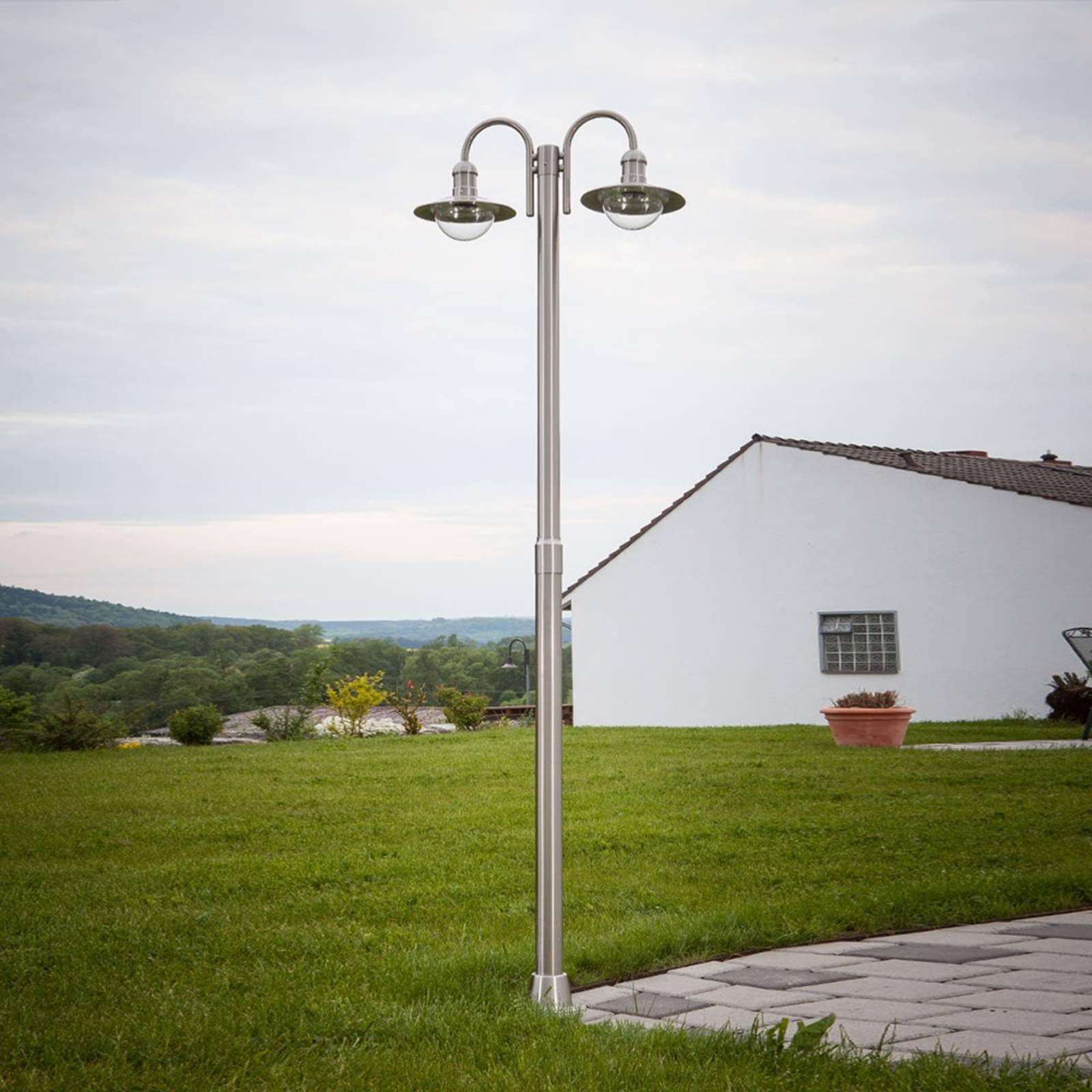 Farola exterior Damion (Moderno) en Gris hecho de Acero (2 llamas, E27) Lindby | candelabro lámpara para