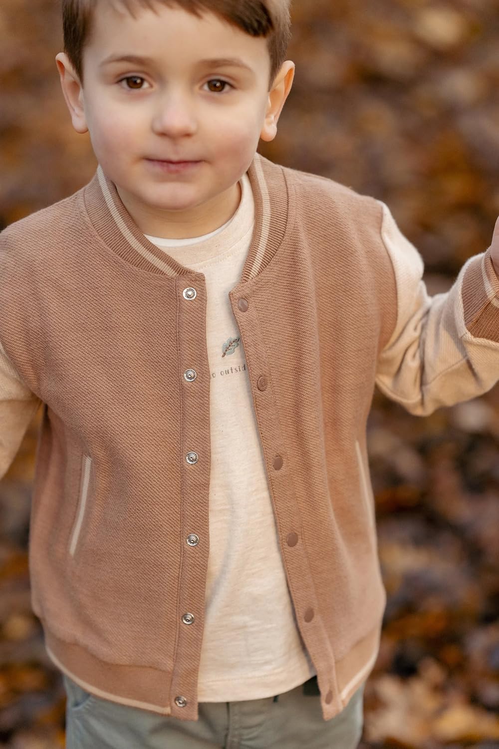 Little Dutch Cardigan Strickjacke College Jacke - mit Druckknöpfen - für Jungen - Baumwolle - Forest Friends Taupe braun (Gr. 74)